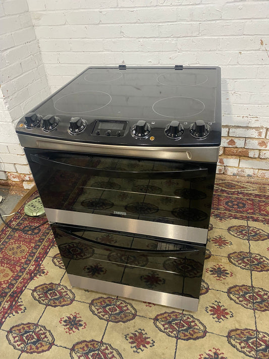 🚐🚐Almost Brand New Cooker Beautiful Zanussi Black 60CM Ceramic Electric Cooker With Oven/Grill For Sale