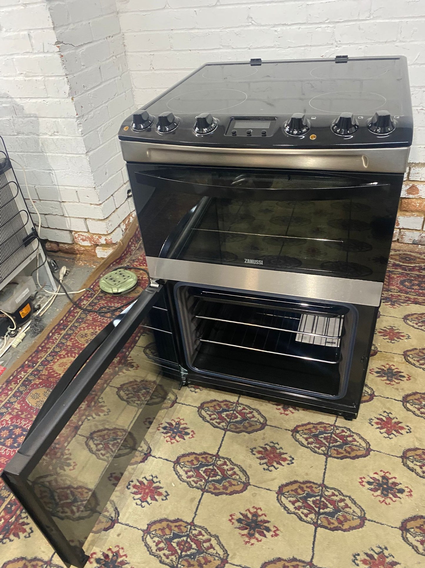 🚐🚐Almost Brand New Cooker Beautiful Zanussi Black 60CM Ceramic Electric Cooker With Oven/Grill For Sale