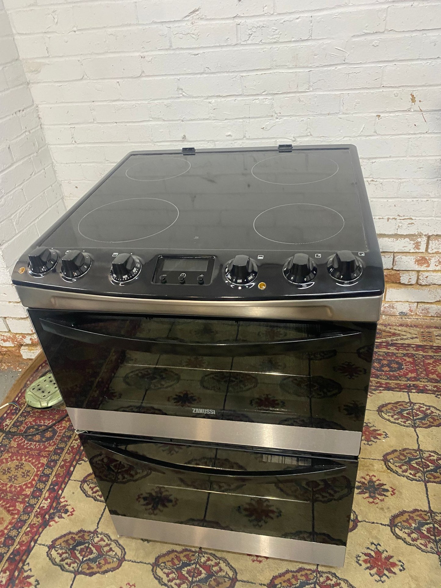 🚐🚐Almost Brand New Cooker Beautiful Zanussi Black 60CM Ceramic Electric Cooker With Oven/Grill For Sale