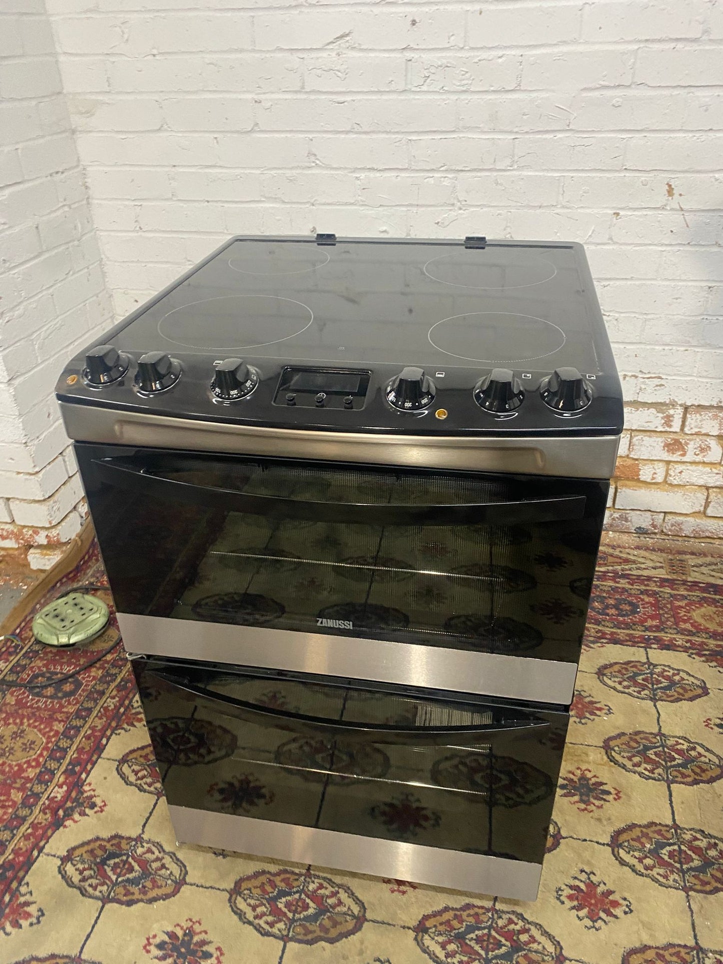 🚐🚐Almost Brand New Cooker Beautiful Zanussi Black 60CM Ceramic Electric Cooker With Oven/Grill For Sale