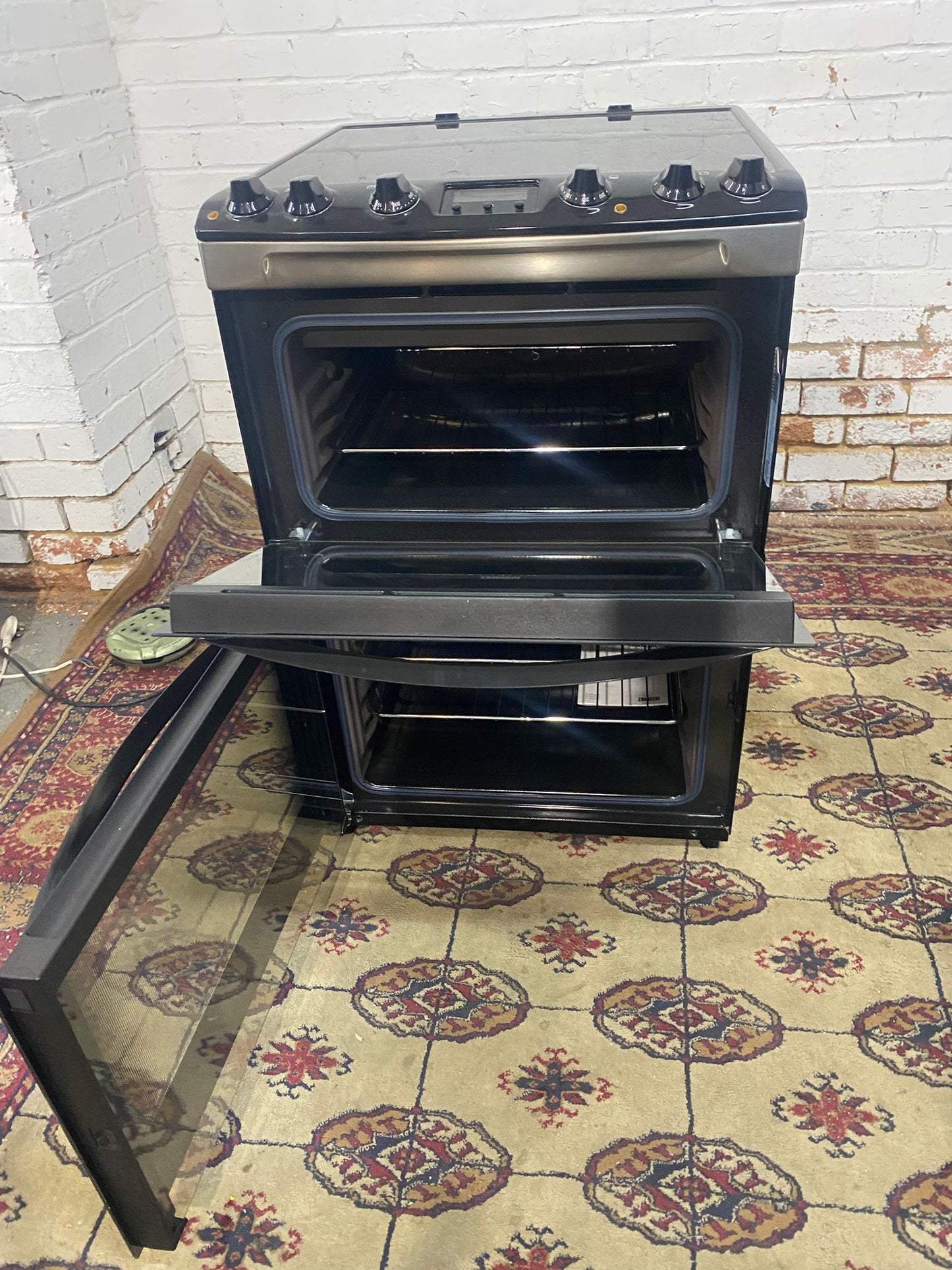 🚐🚐Almost Brand New Cooker Beautiful Zanussi Black 60CM Ceramic Electric Cooker With Oven/Grill For Sale