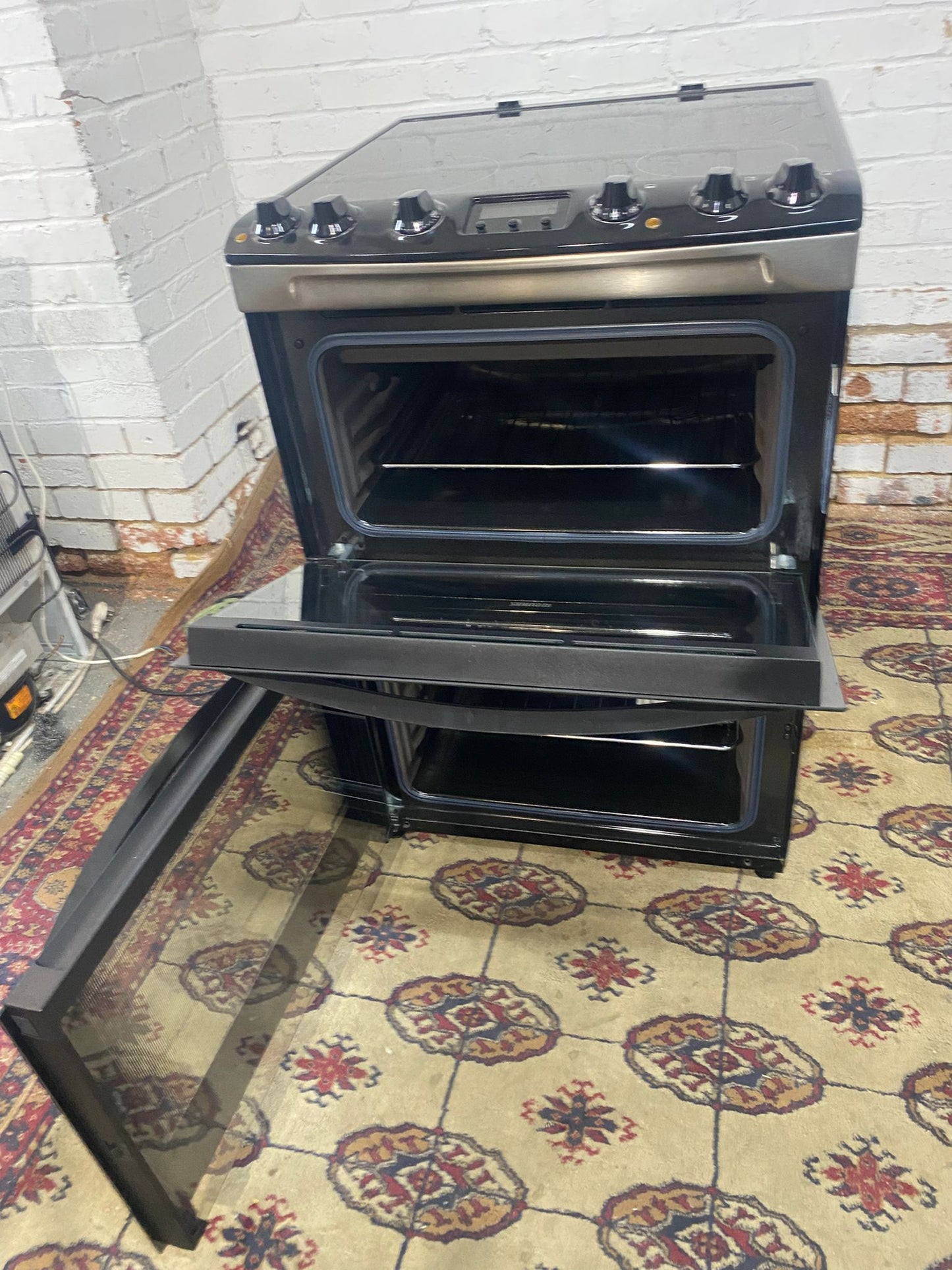 🚐🚐Almost Brand New Cooker Beautiful Zanussi Black 60CM Ceramic Electric Cooker With Oven/Grill For Sale