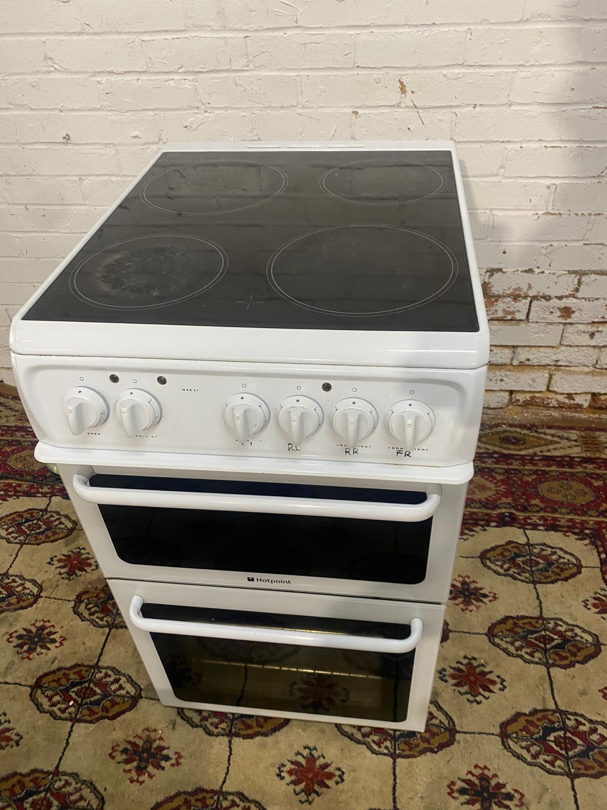 Beautiful 50CM Hotpoint WhiteCeramic Electric Cooker With Oven/Grill For Sale