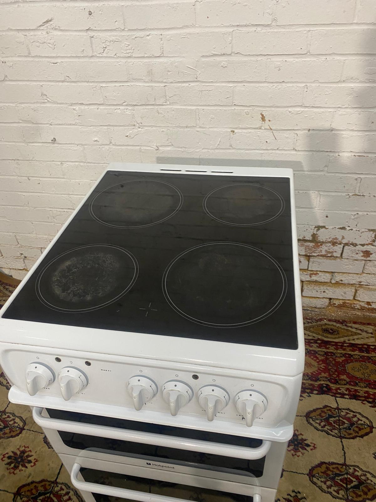 Beautiful 50CM Hotpoint WhiteCeramic Electric Cooker With Oven/Grill For Sale