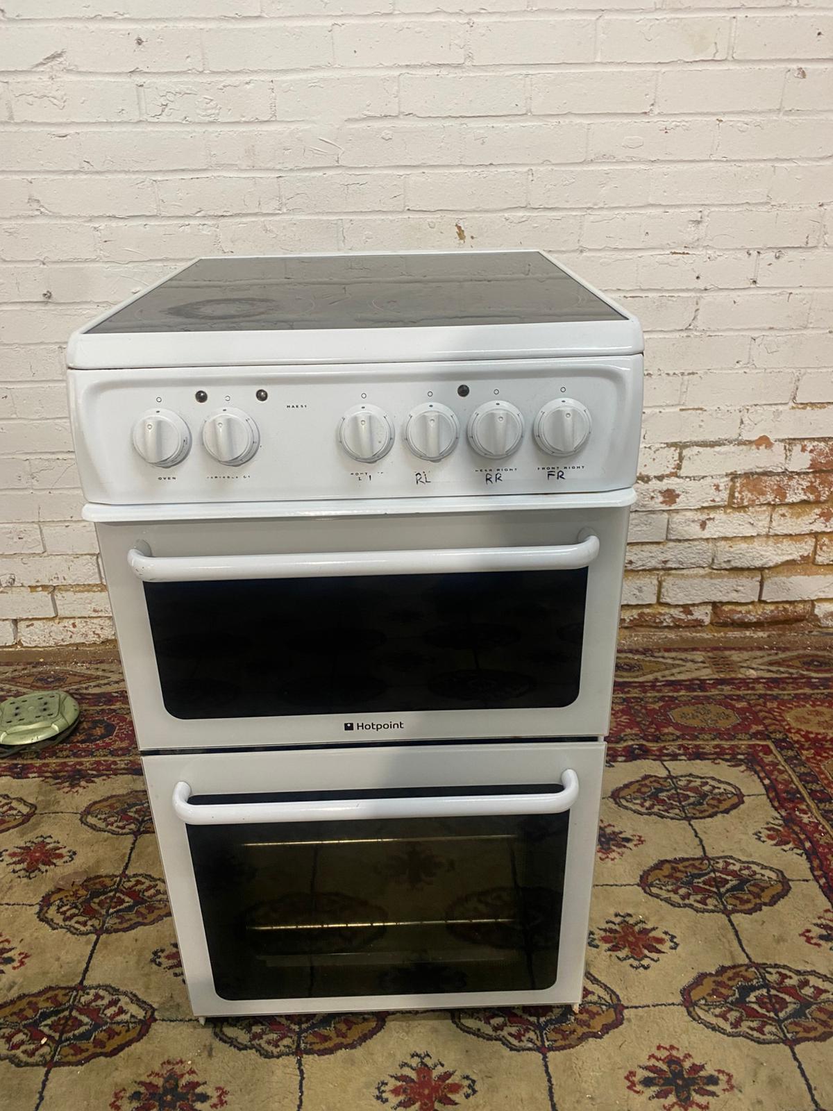 Beautiful 50CM Hotpoint WhiteCeramic Electric Cooker With Oven/Grill For Sale