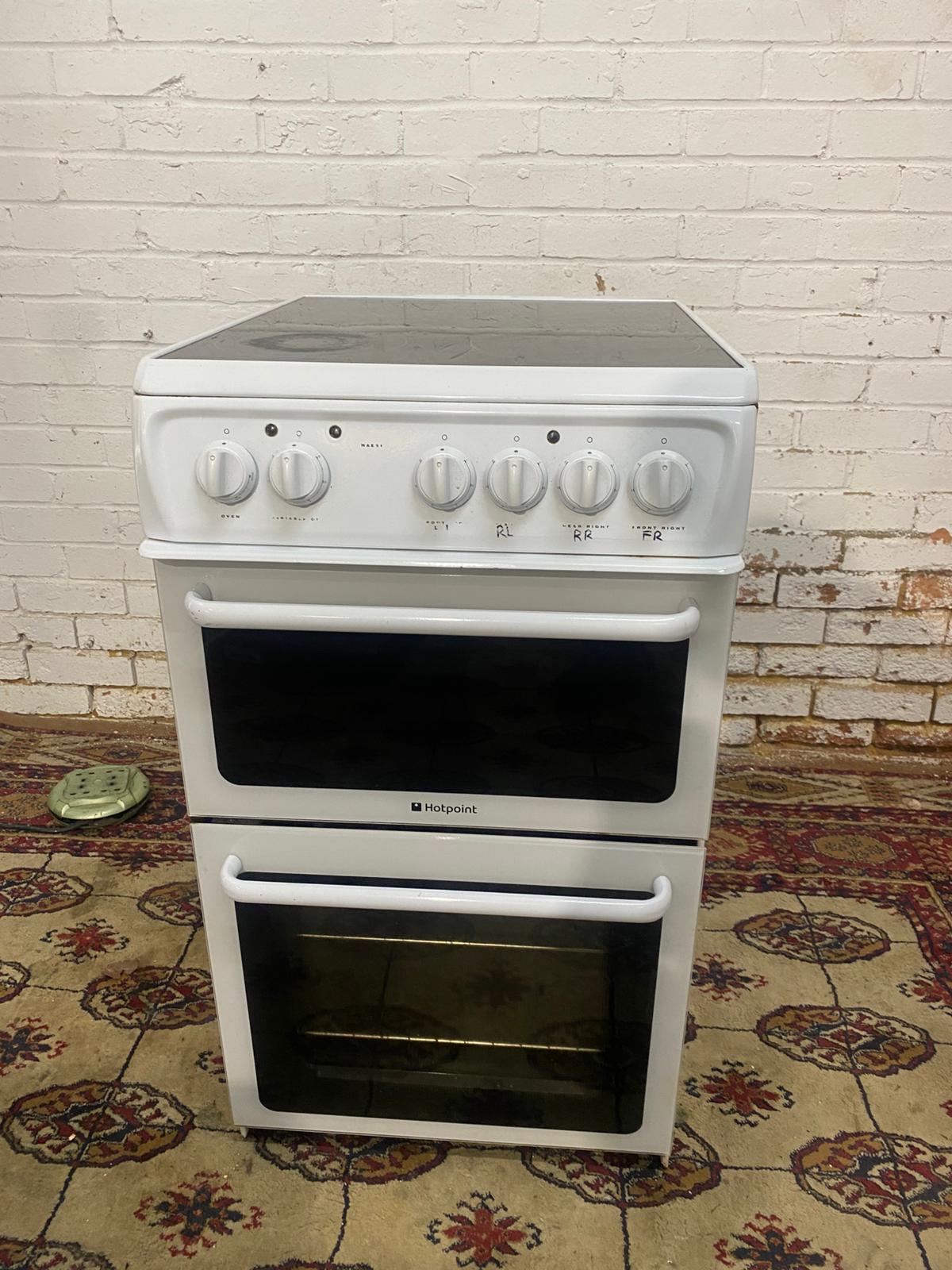 Beautiful 50CM Hotpoint WhiteCeramic Electric Cooker With Oven/Grill For Sale