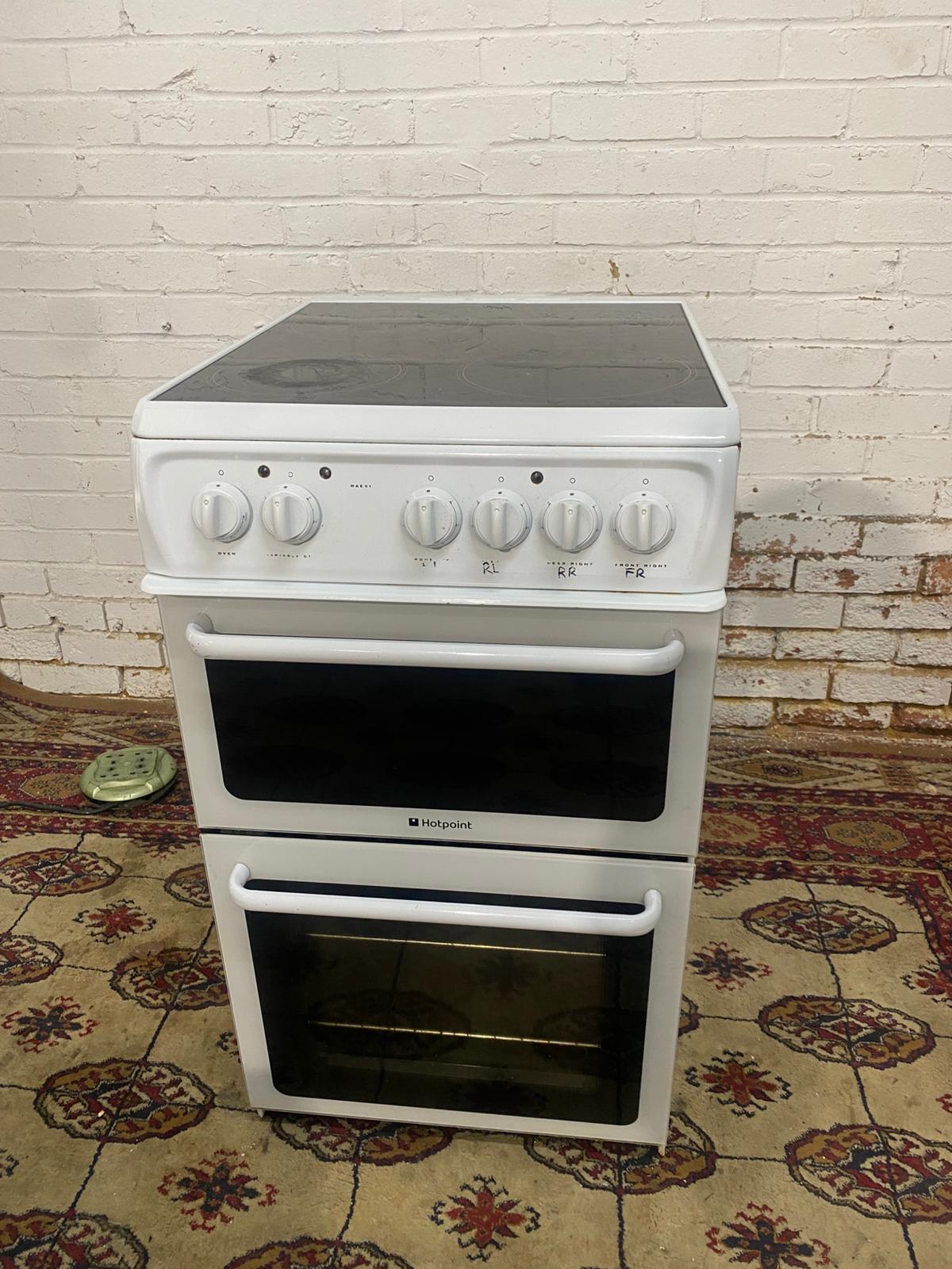 Beautiful 50CM Hotpoint WhiteCeramic Electric Cooker With Oven/Grill For Sale