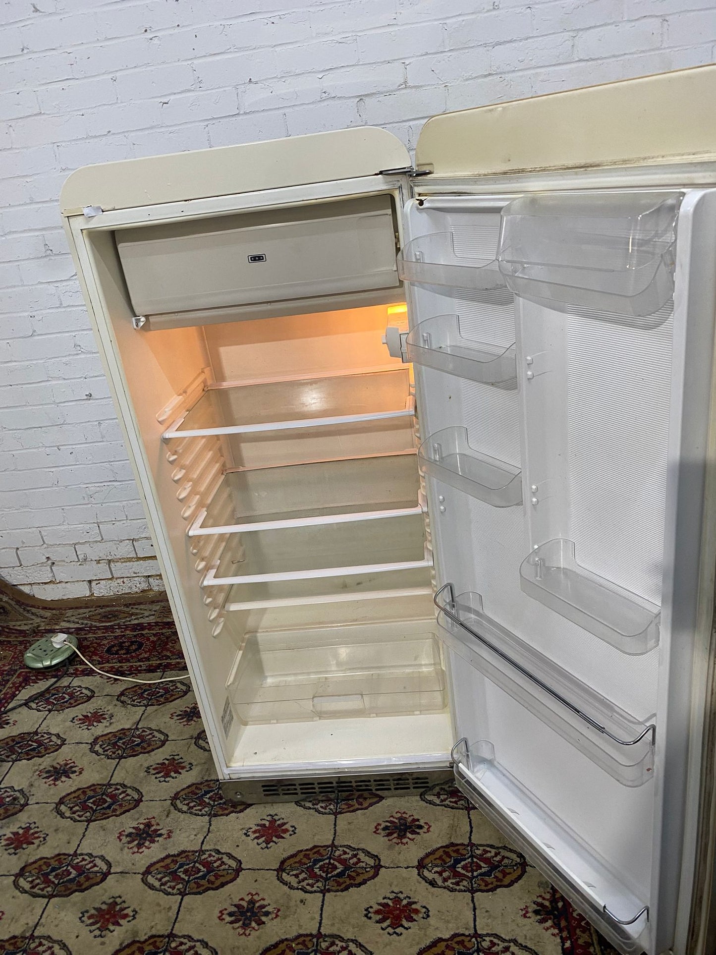 FREE DELIVERY Beautiful Top Brand SMEG Fridge & Freezer On Top Frost Free For Sale