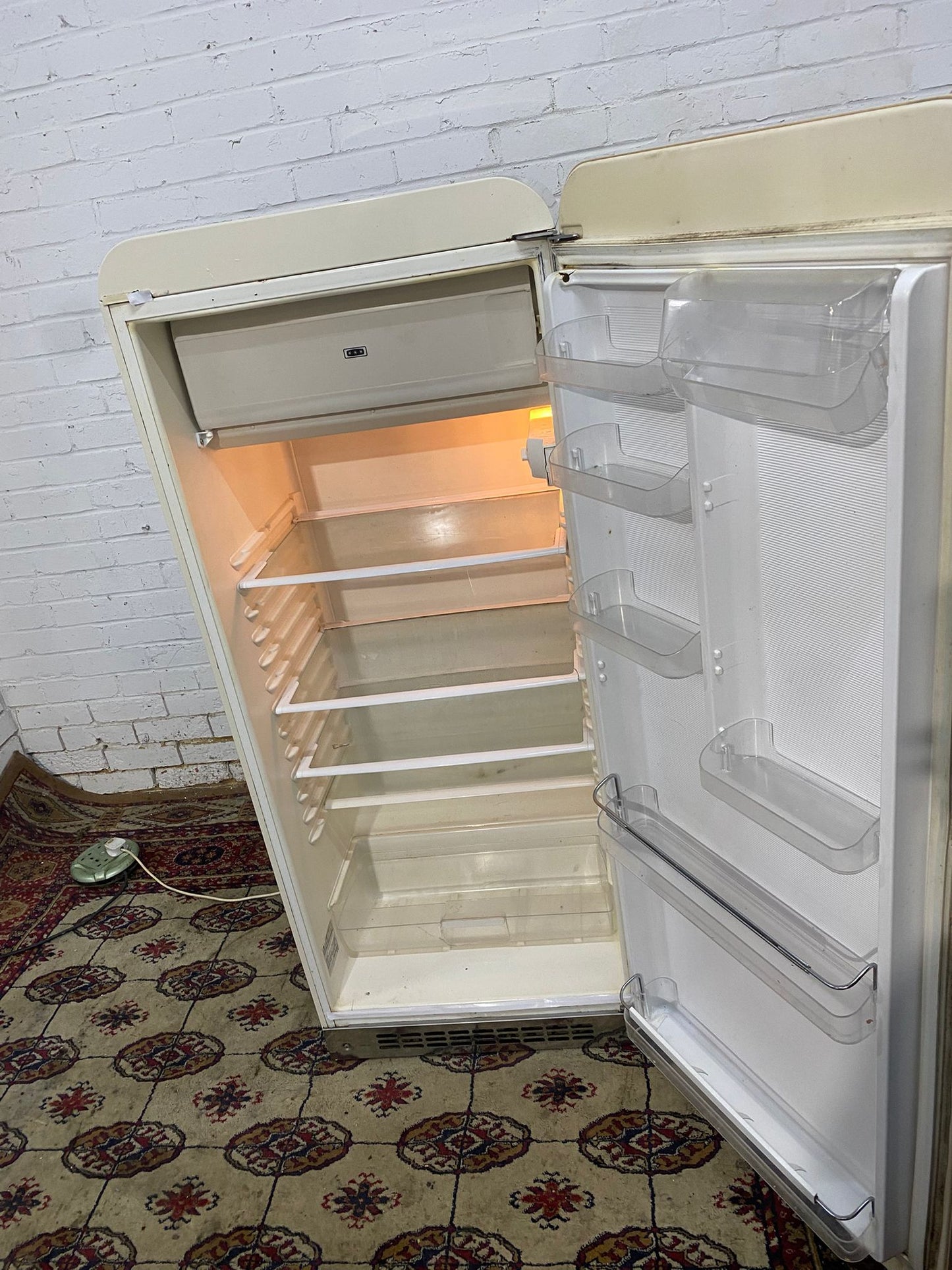 FREE DELIVERY Beautiful Top Brand SMEG Fridge & Freezer On Top Frost Free For Sale