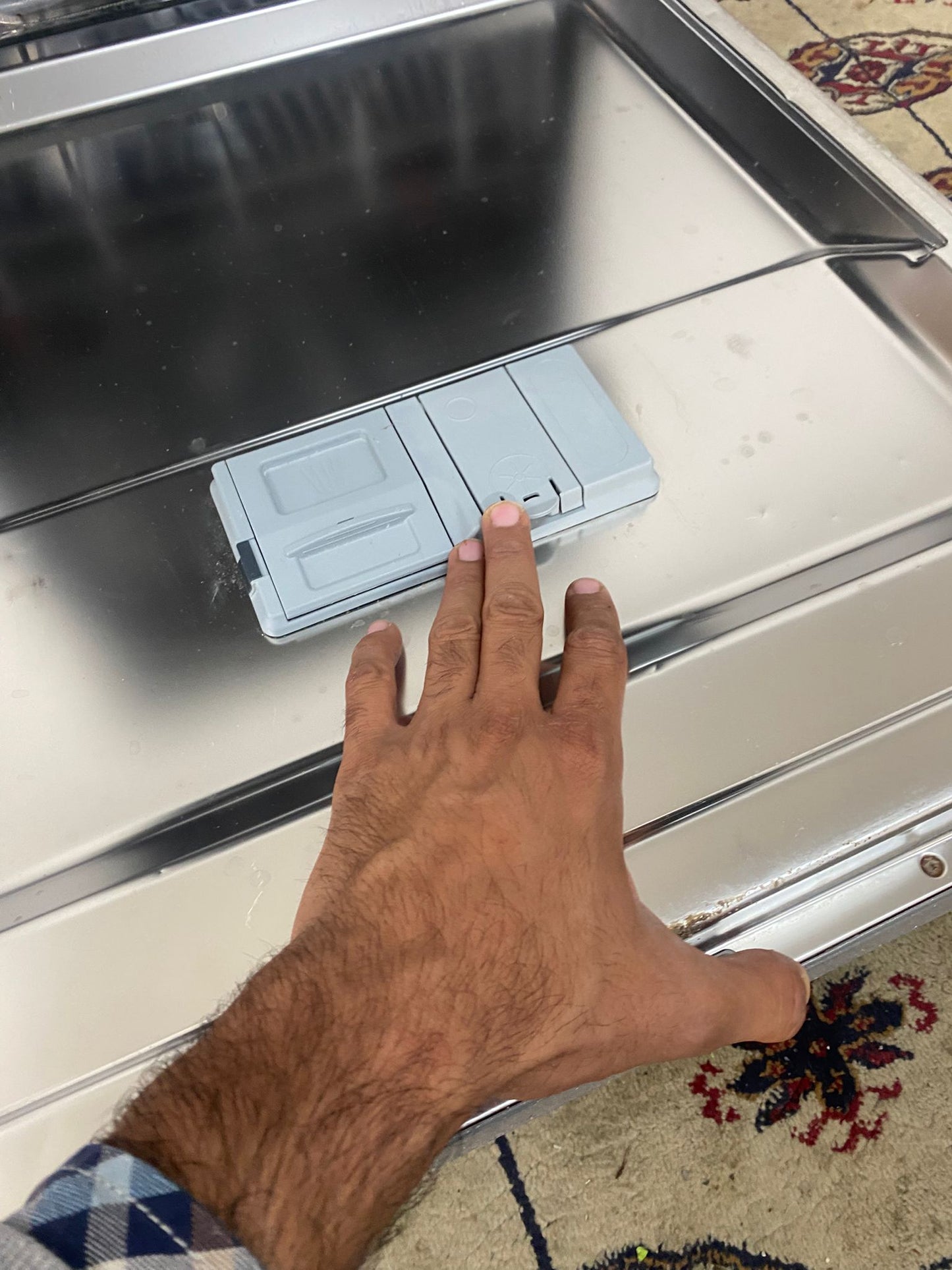 🚚Beautiful TopBrand HotPoint Grey 60 CM DishWasher For Sale