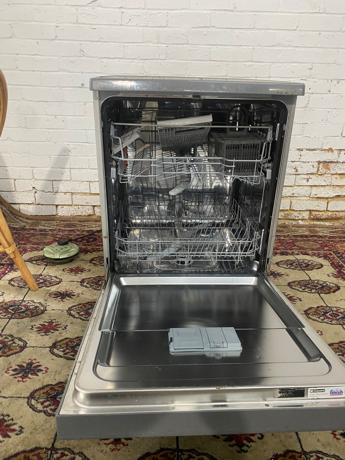 🚚Beautiful TopBrand HotPoint Grey 60 CM DishWasher For Sale