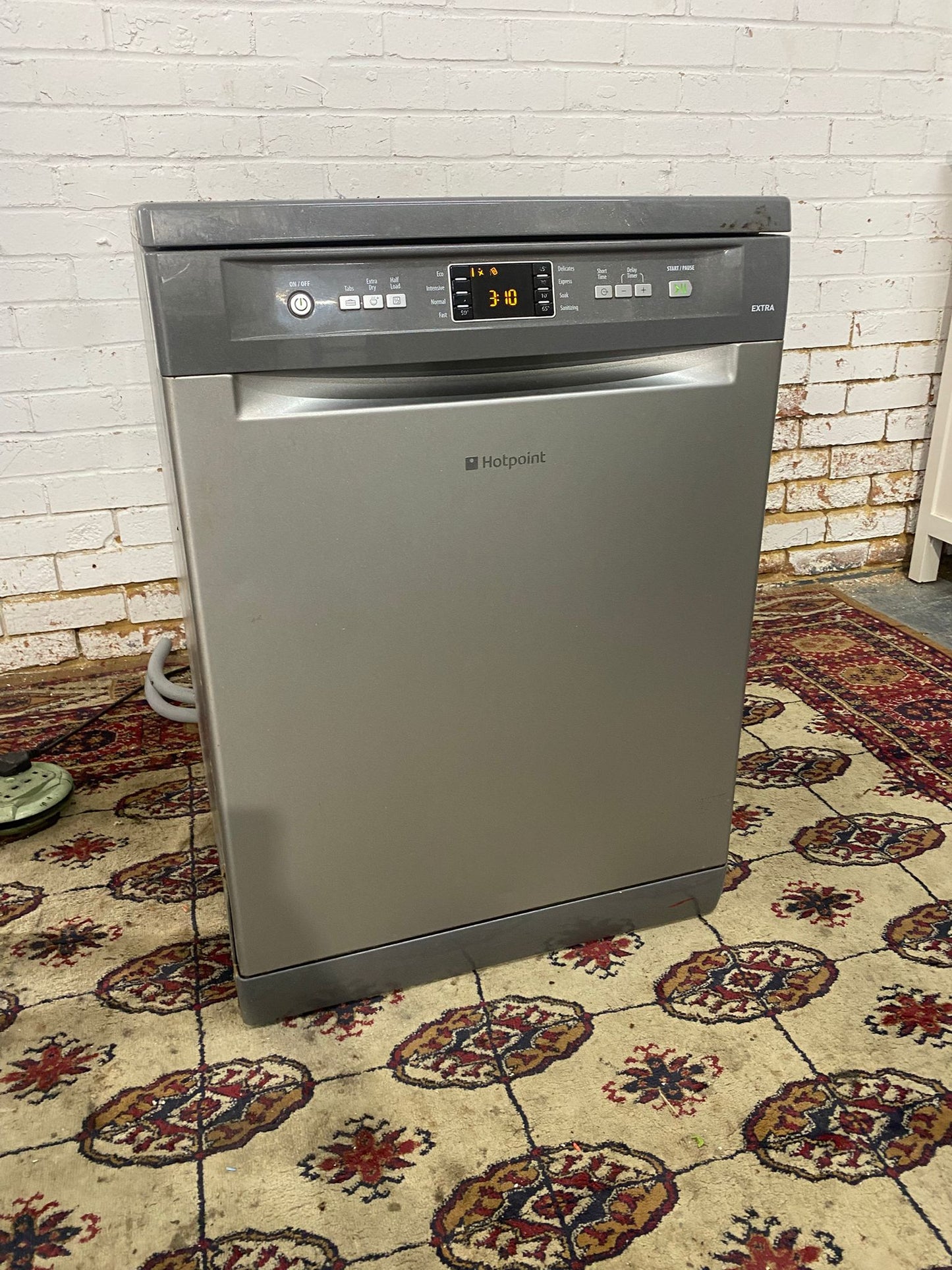 🚚Beautiful TopBrand HotPoint Grey 60 CM DishWasher For Sale