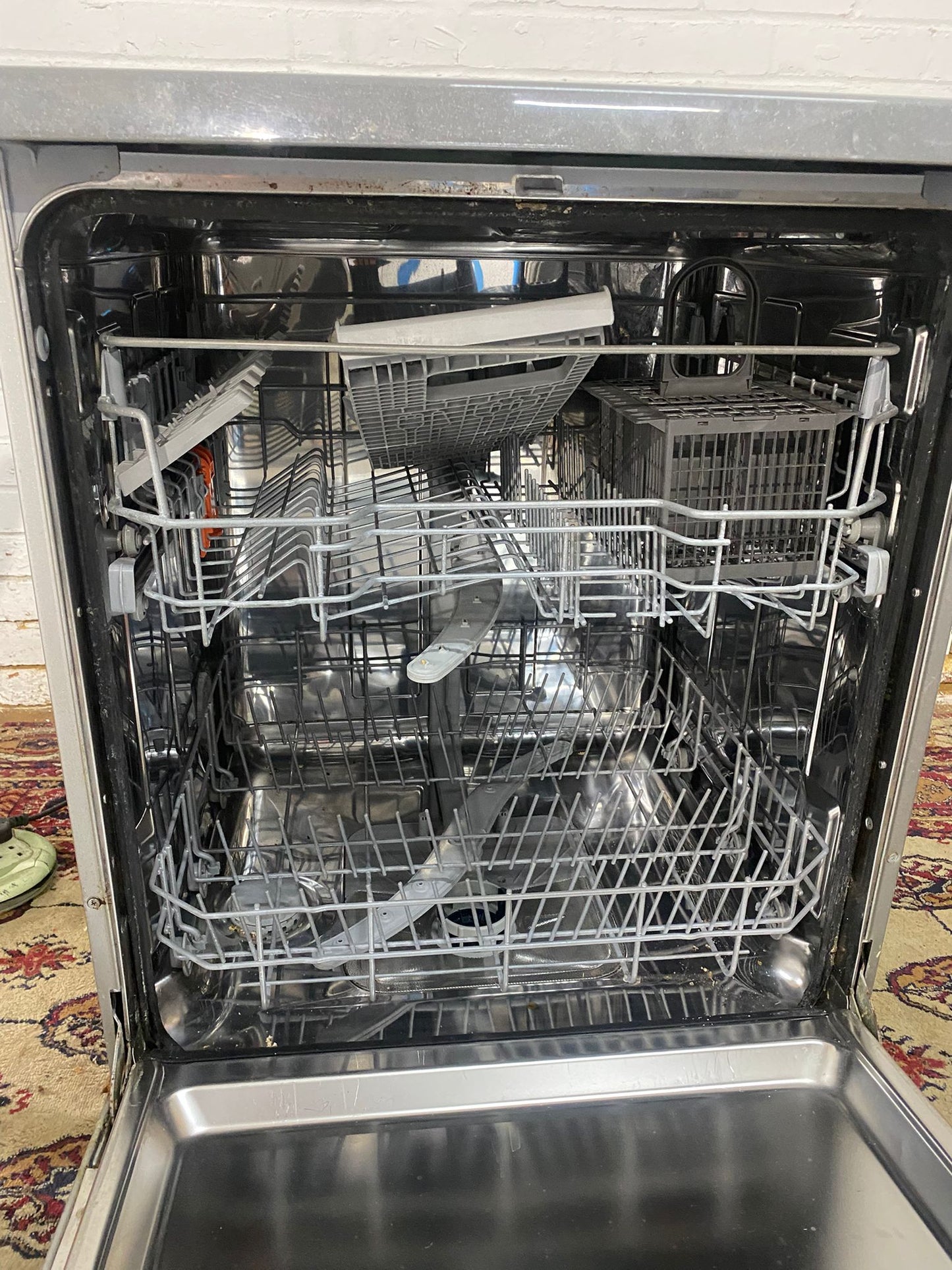 🚚Beautiful TopBrand HotPoint Grey 60 CM DishWasher For Sale