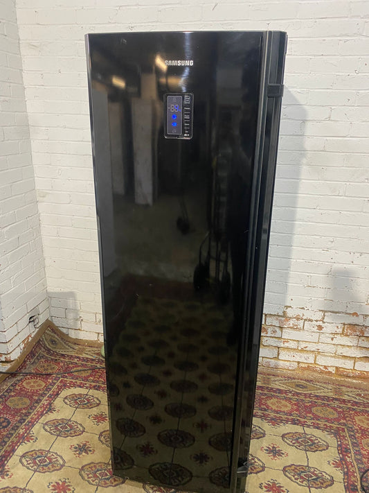 🚐🚐Beautiful Samsung Black  Standing Freezer For Sale