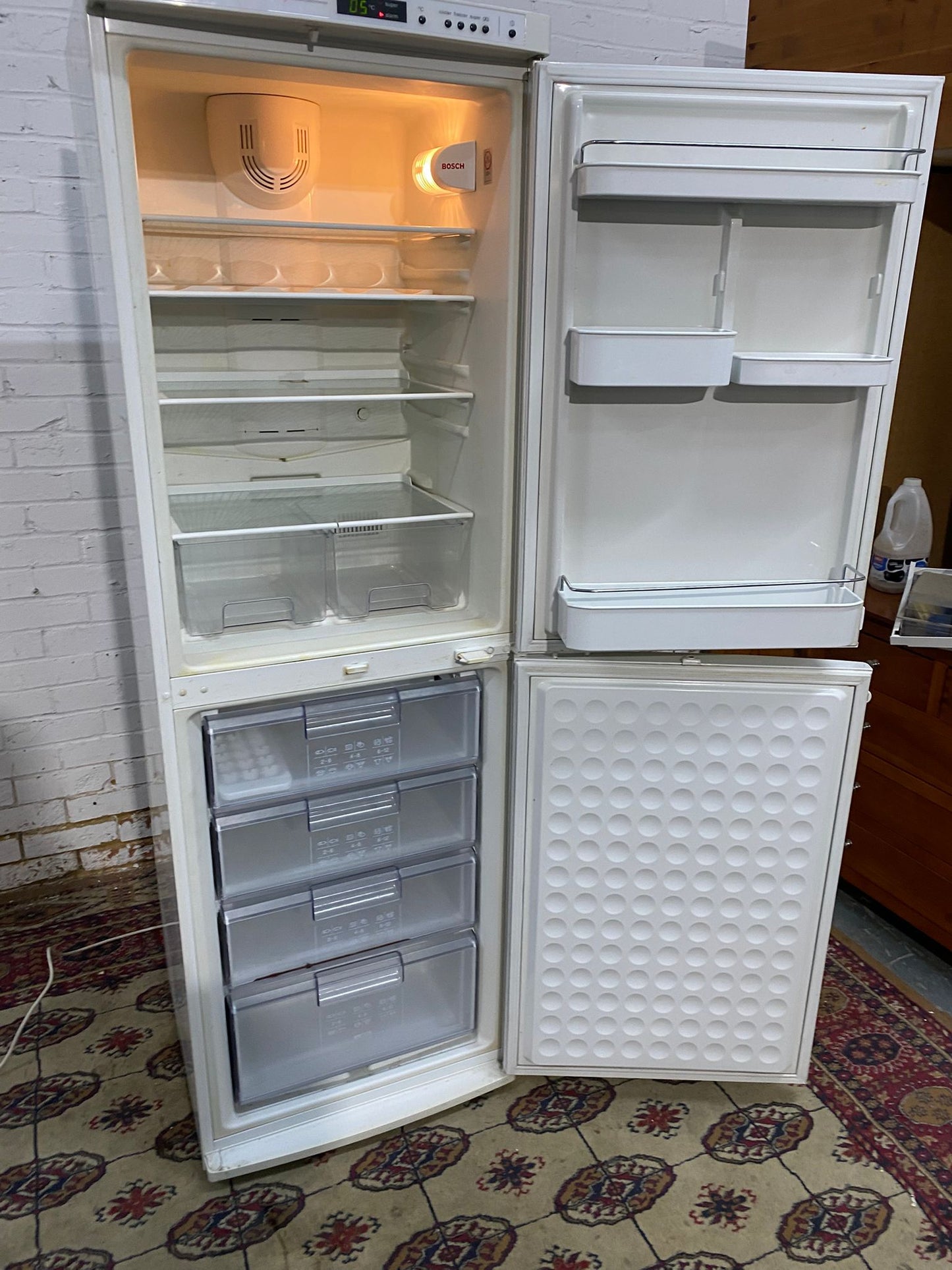 🚚Bosch 185CM Tall Fridge Freezer For Sale