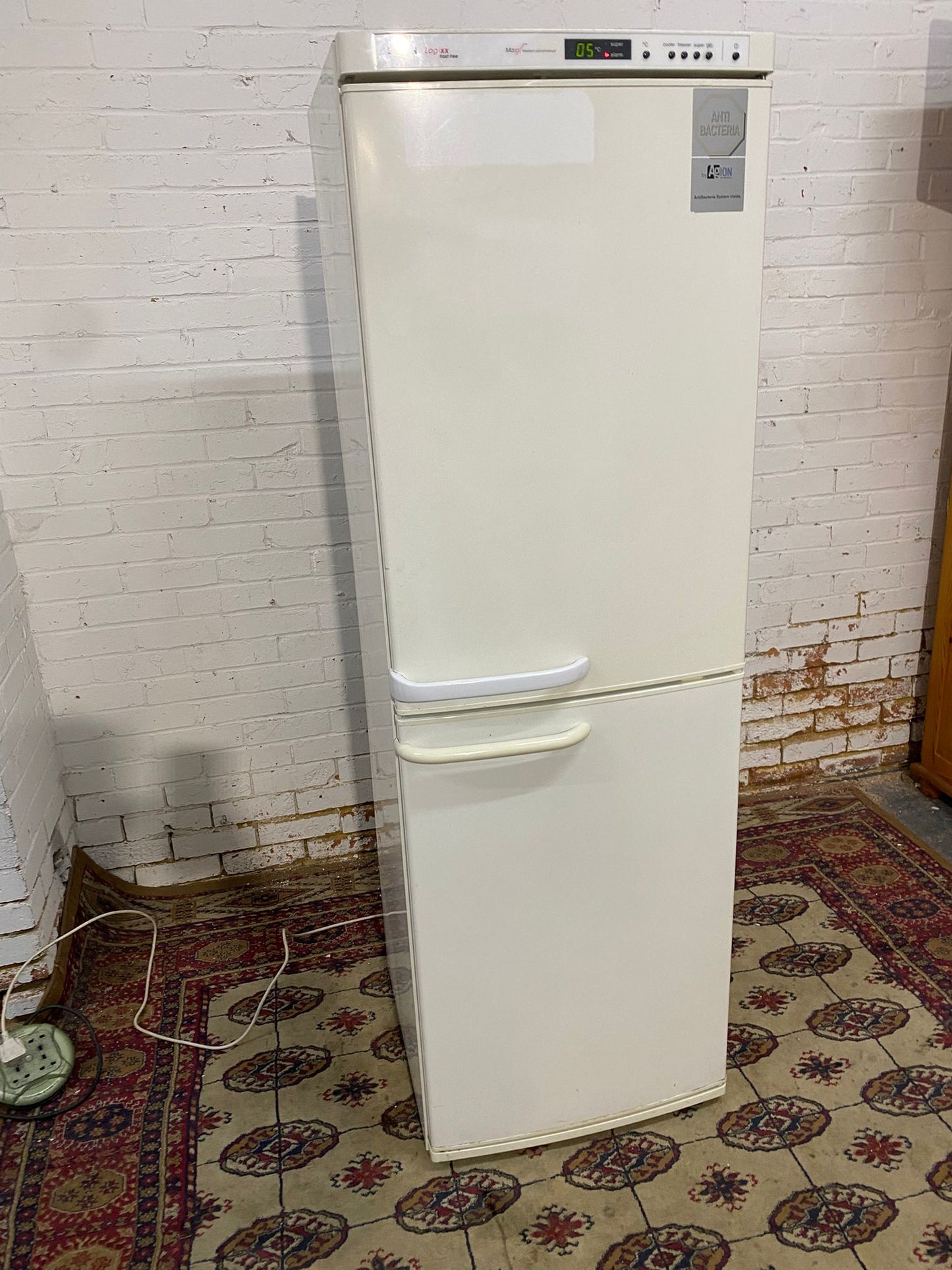 🚚Bosch 185CM Tall Fridge Freezer For Sale