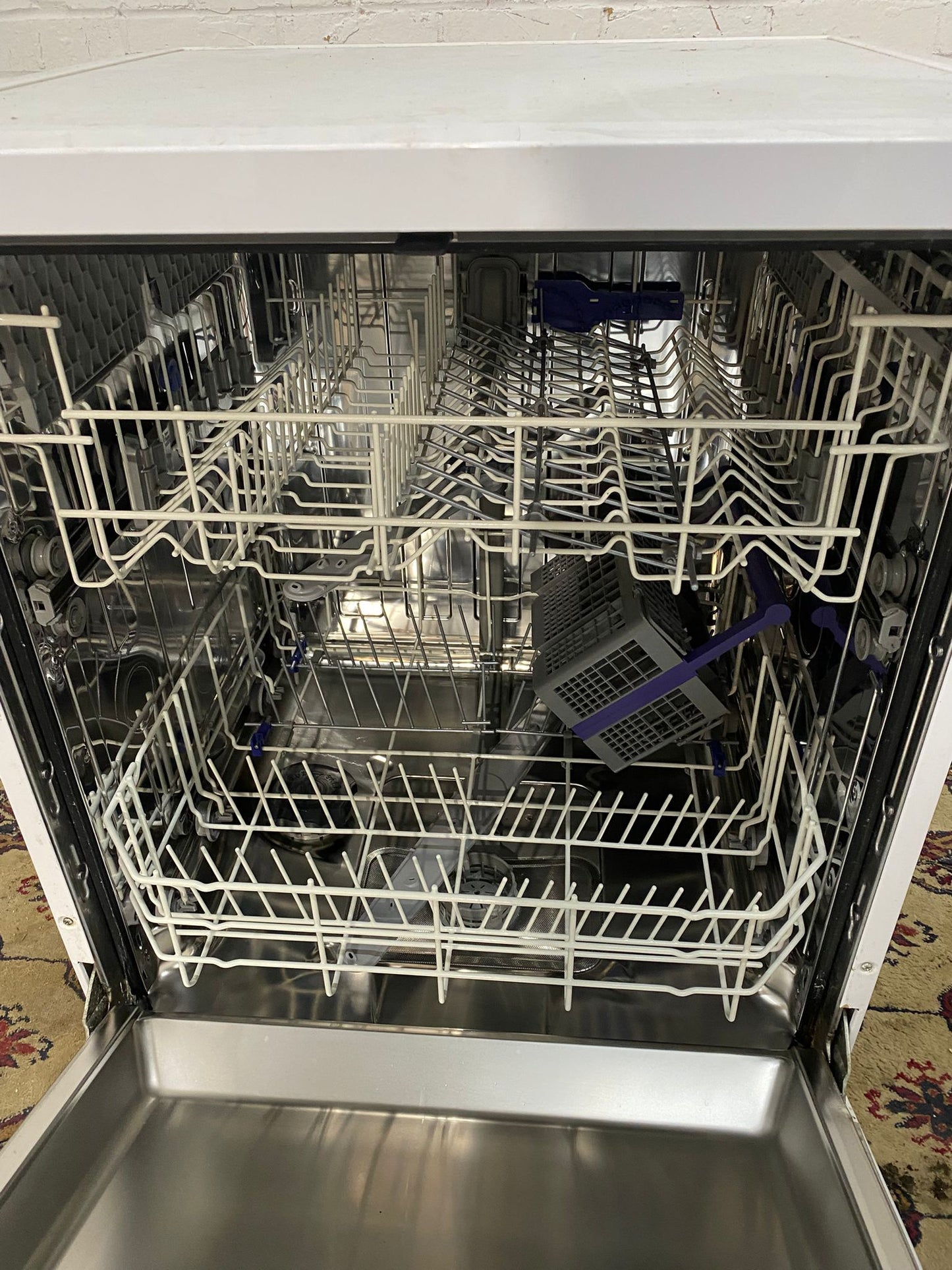🚚Beautiful Beko 60CM DishWasher For Sale