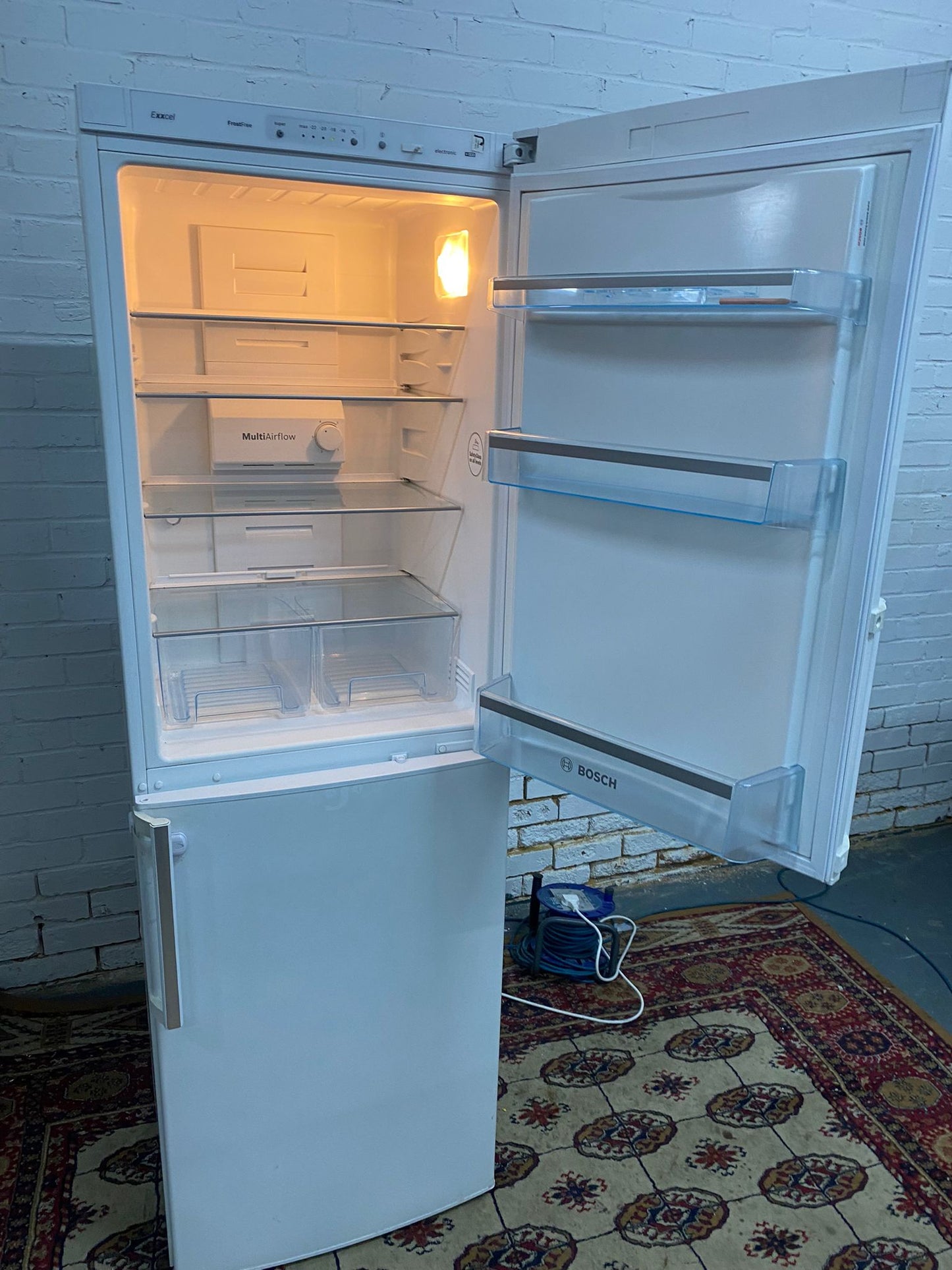🚐🚐Beautiful TopBrand Bosch Fridge Freezer For Sale