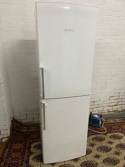 🚐🚐Beautiful TopBrand Bosch Fridge Freezer For Sale