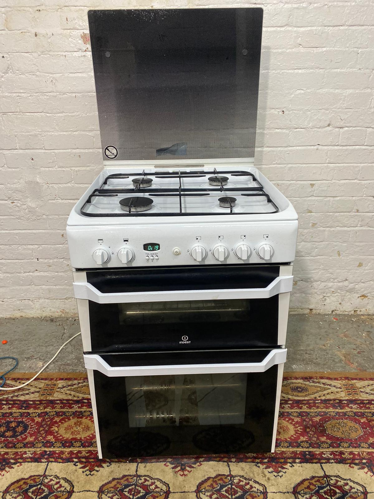 🚐🚐White Indesit 60 CM Gas Cooker With Dual Oven/ Grill For Sale