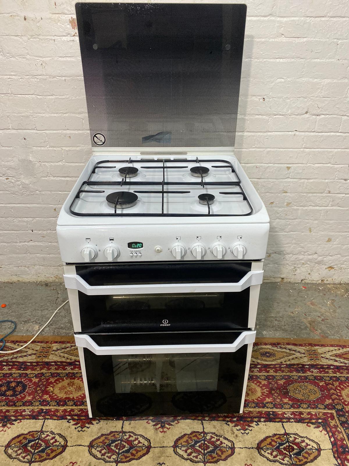 🚐🚐White Indesit 60 CM Gas Cooker With Dual Oven/ Grill For Sale