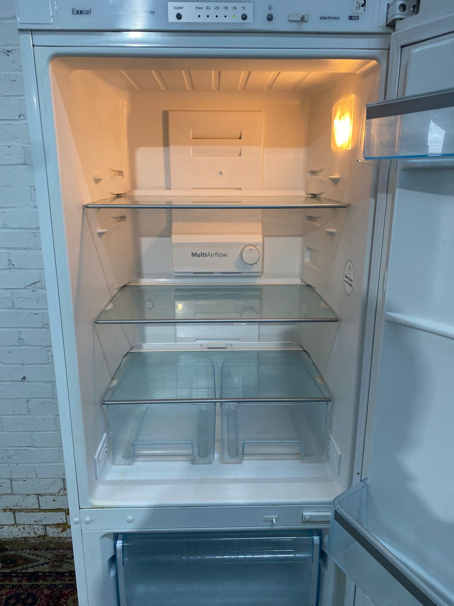 🚚Tall Bosch Fridge & Freezer For Sale