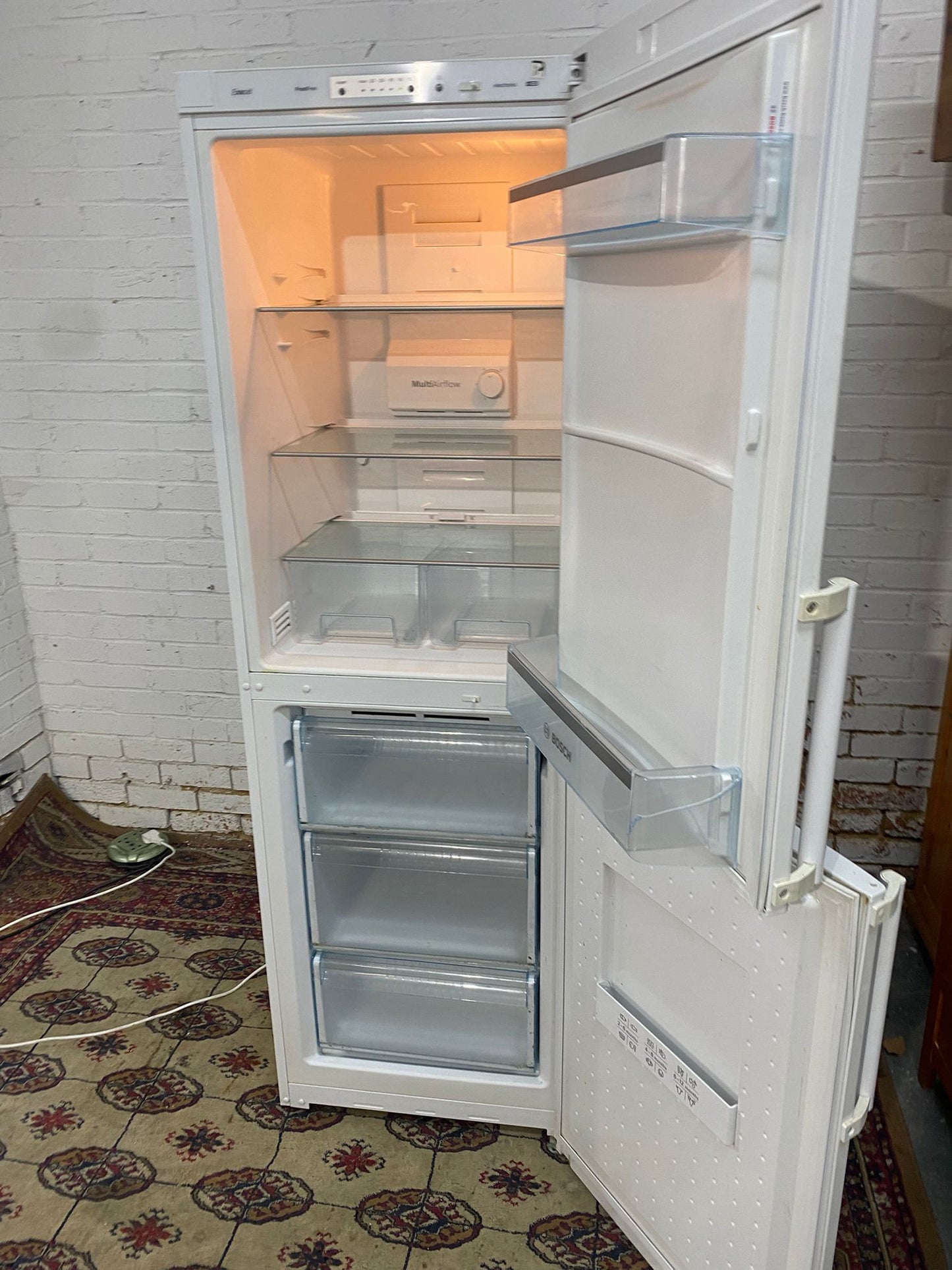 🚚Tall Bosch Fridge & Freezer For Sale
