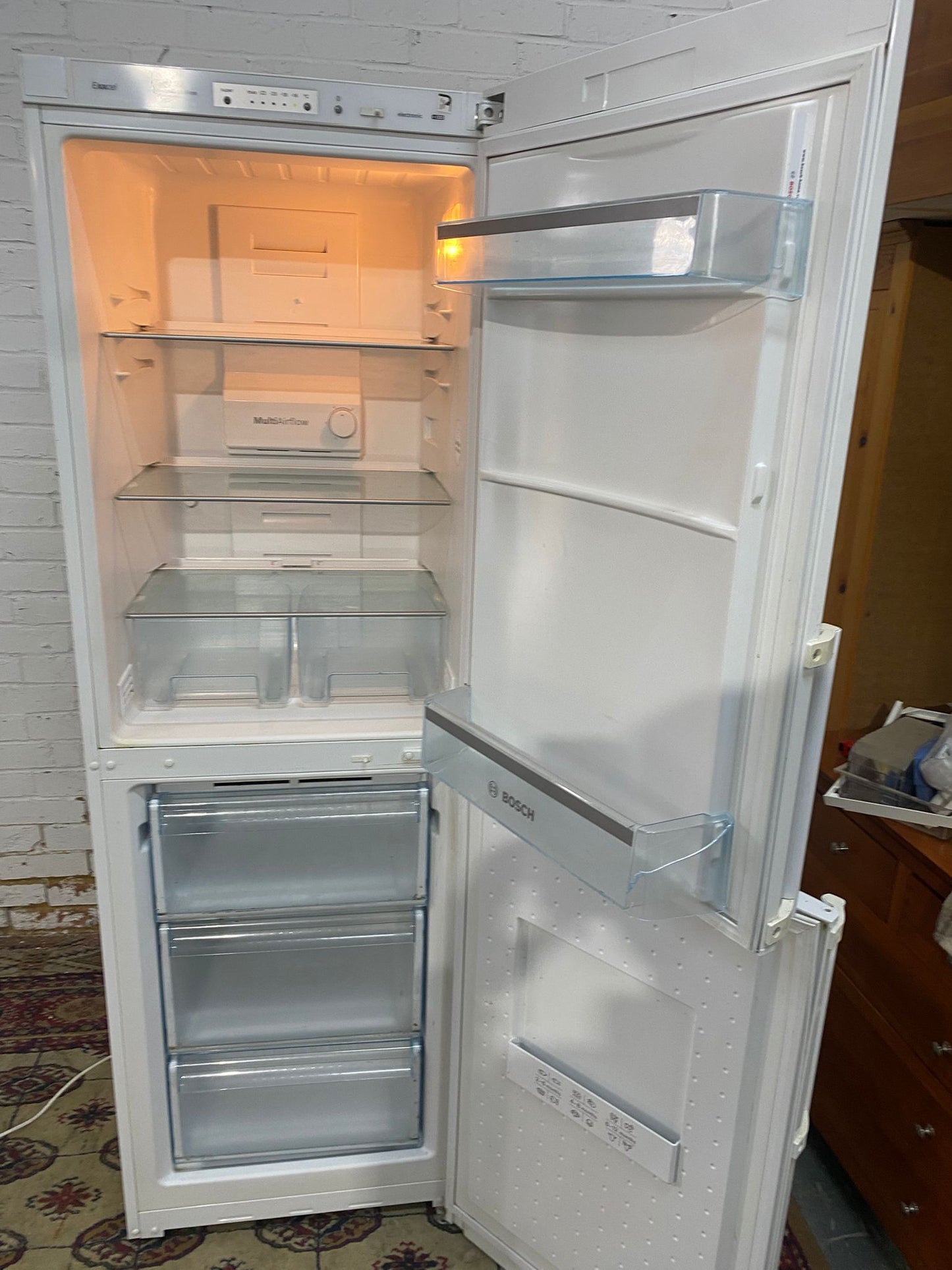 🚚Tall Bosch Fridge & Freezer For Sale
