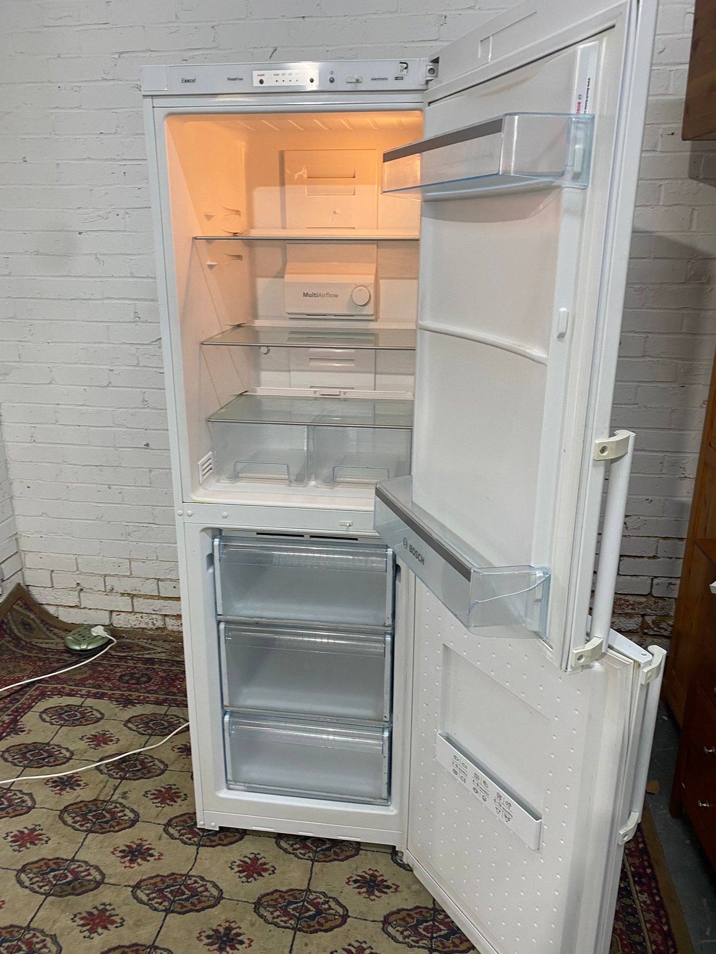 🚚Tall Bosch Fridge & Freezer For Sale