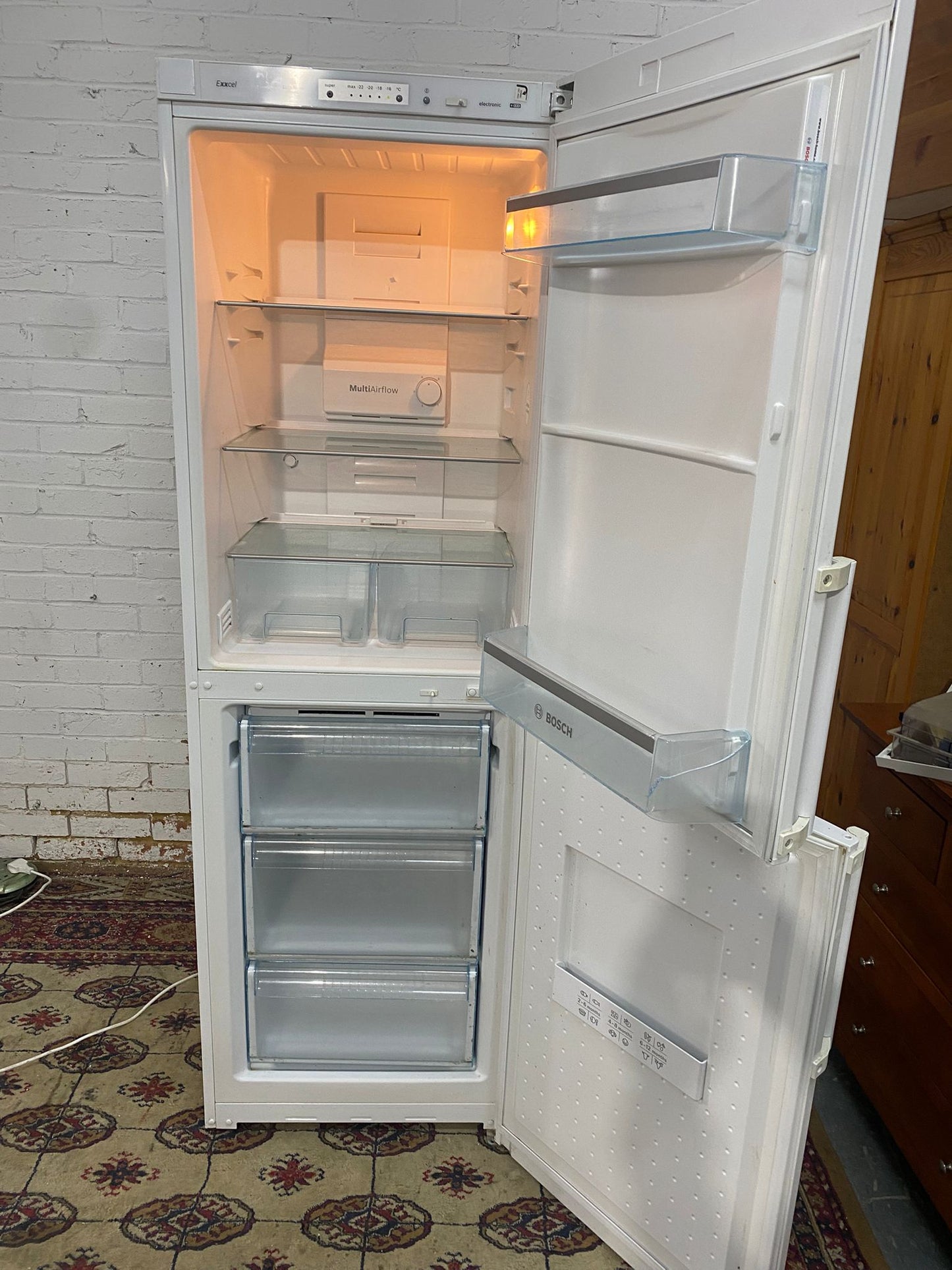 🚚Tall Bosch Fridge & Freezer For Sale
