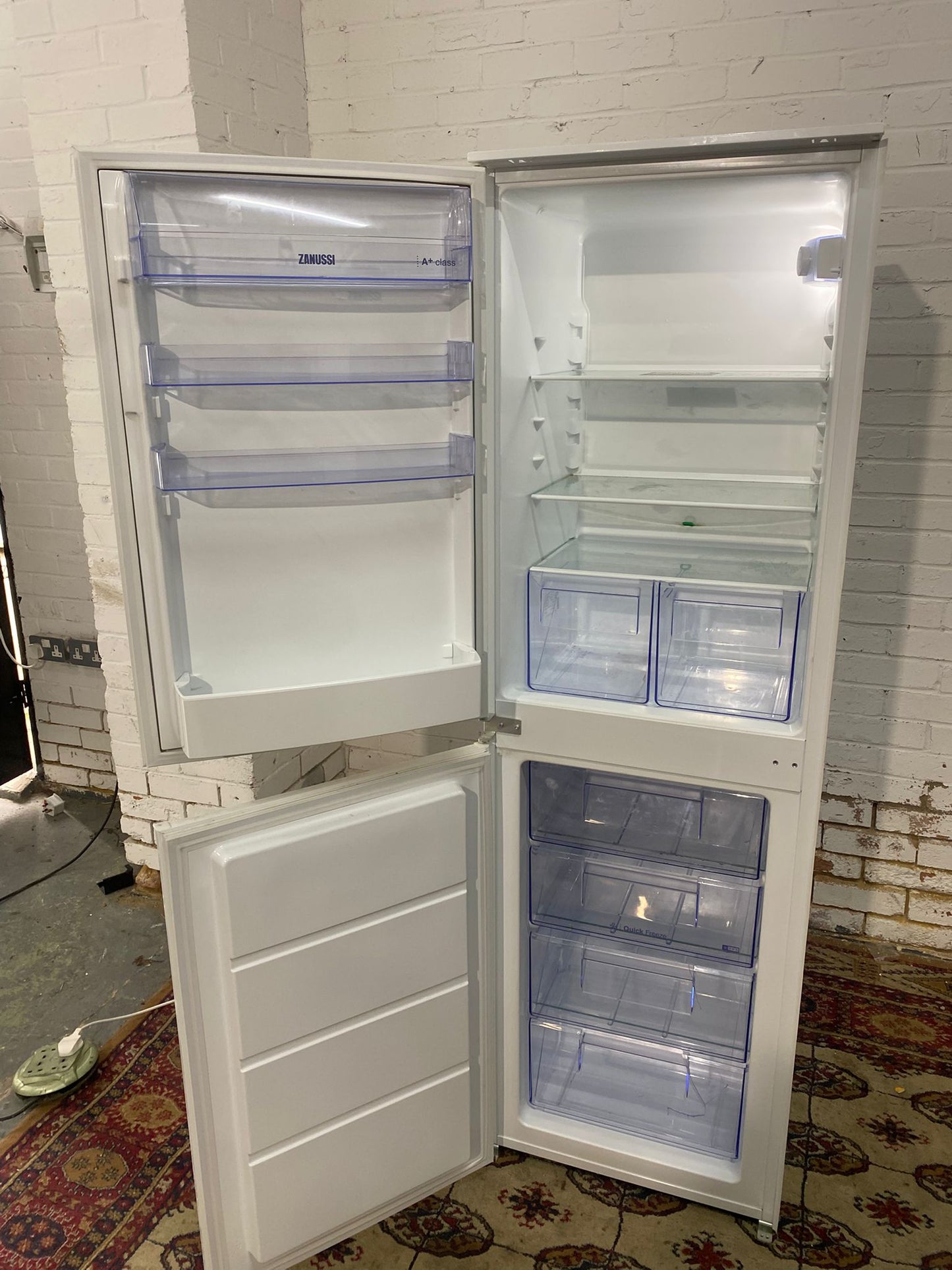 🚚FREE DELIVERY Beautiful Tall Fridge Freezer For Sale
