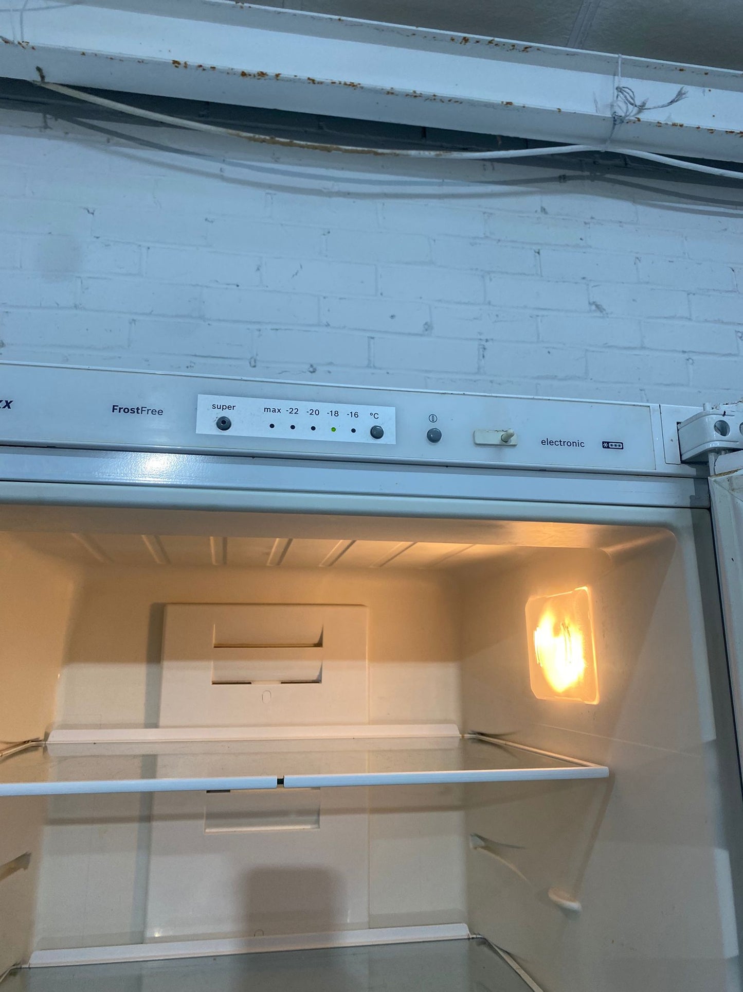 🚚FREE DELIVERY Beautiful Tall Bosch 2M Fridge Freezer For Sale