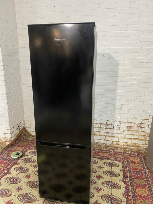 🚚FREE DELIVERY Beautiful Tall Black FridgeMaster Fridge Freezer For Sale