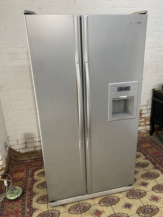 🚚Beautiful Grey Samsung American Non Plumb With Water Dispenser Fridge Freezer For Sale
