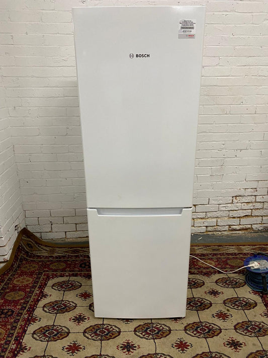 🚐🚐Beautiful TopBrand Bosch Fridge Freezer For Sale