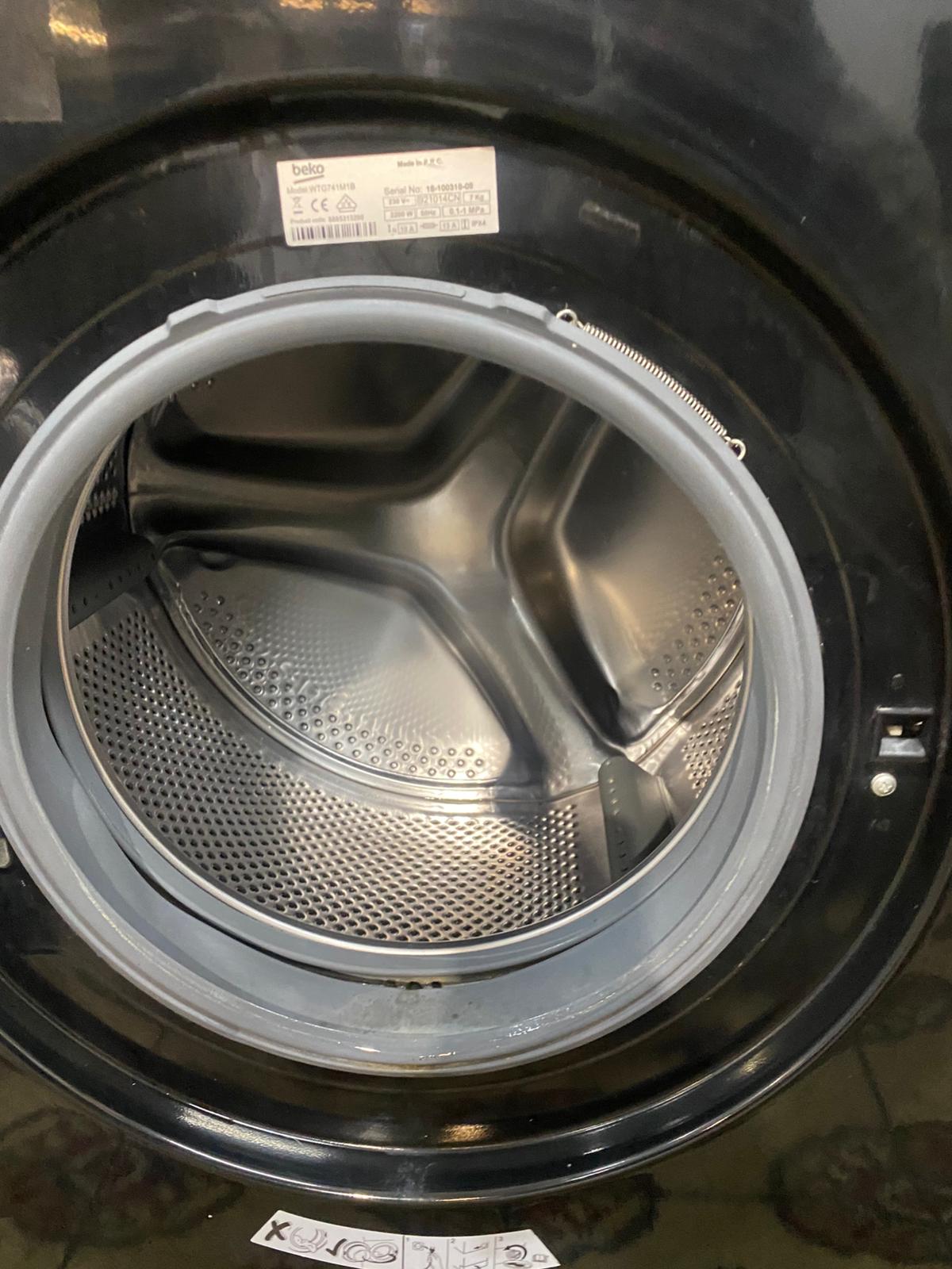 Beautiful Beko Black 7KG Washing Machine