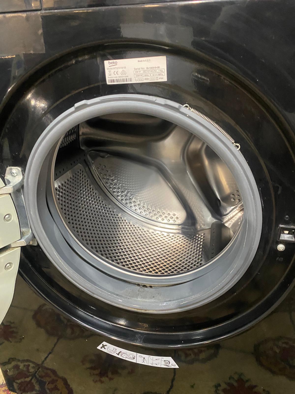 Beautiful Beko Black 7KG Washing Machine