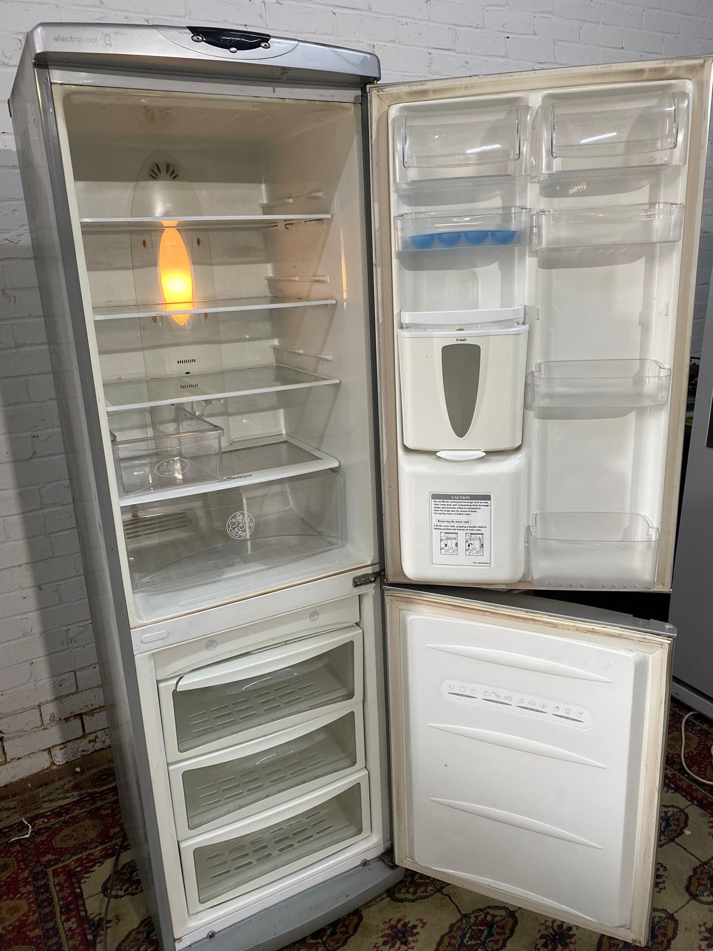 🚐🚐LG Stainless Steel Fridge Freezer With Water Dispenser For Sale