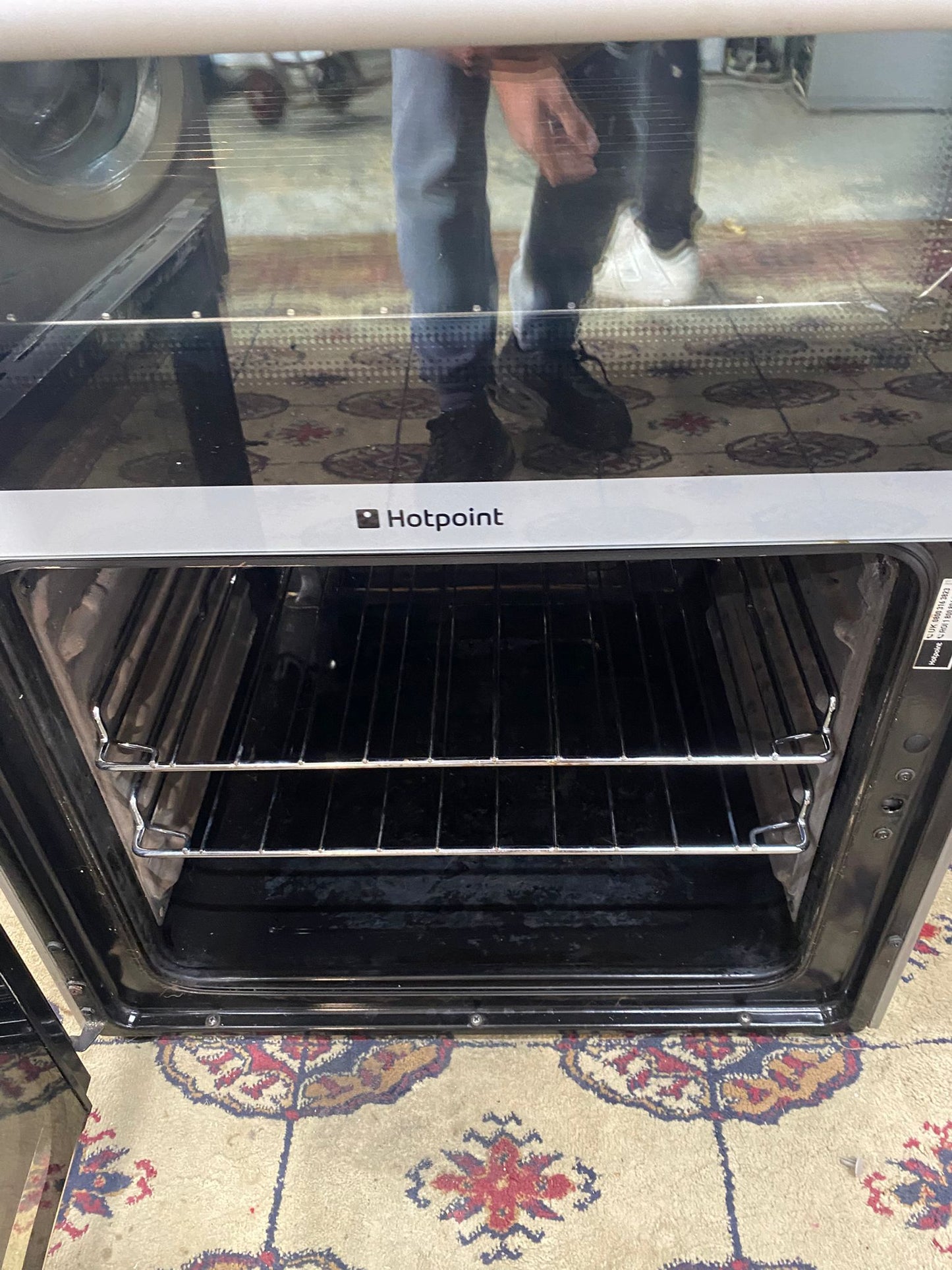 🚐🚐Beautiful HotPoint Grey 60CM Ceramic Electric Cooker With Oven/Grill For Sale