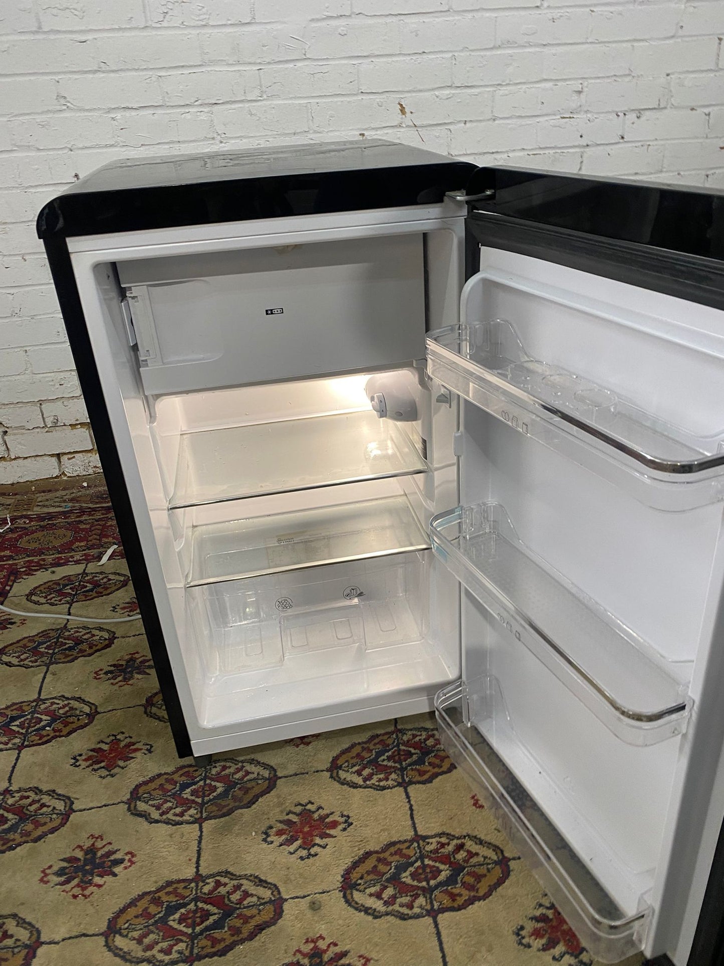 🚚Beautiful Swan Retro UnderCounter Fridge Freezer For Sale