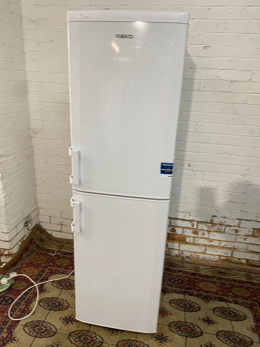 🚐🚐Beautiful Beko Tall Fridge Freezer For Sale