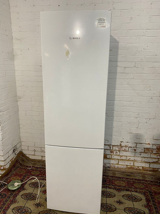 🚐🚐Beautiful 2M Tall Bosch Fridge Freezer For Sale