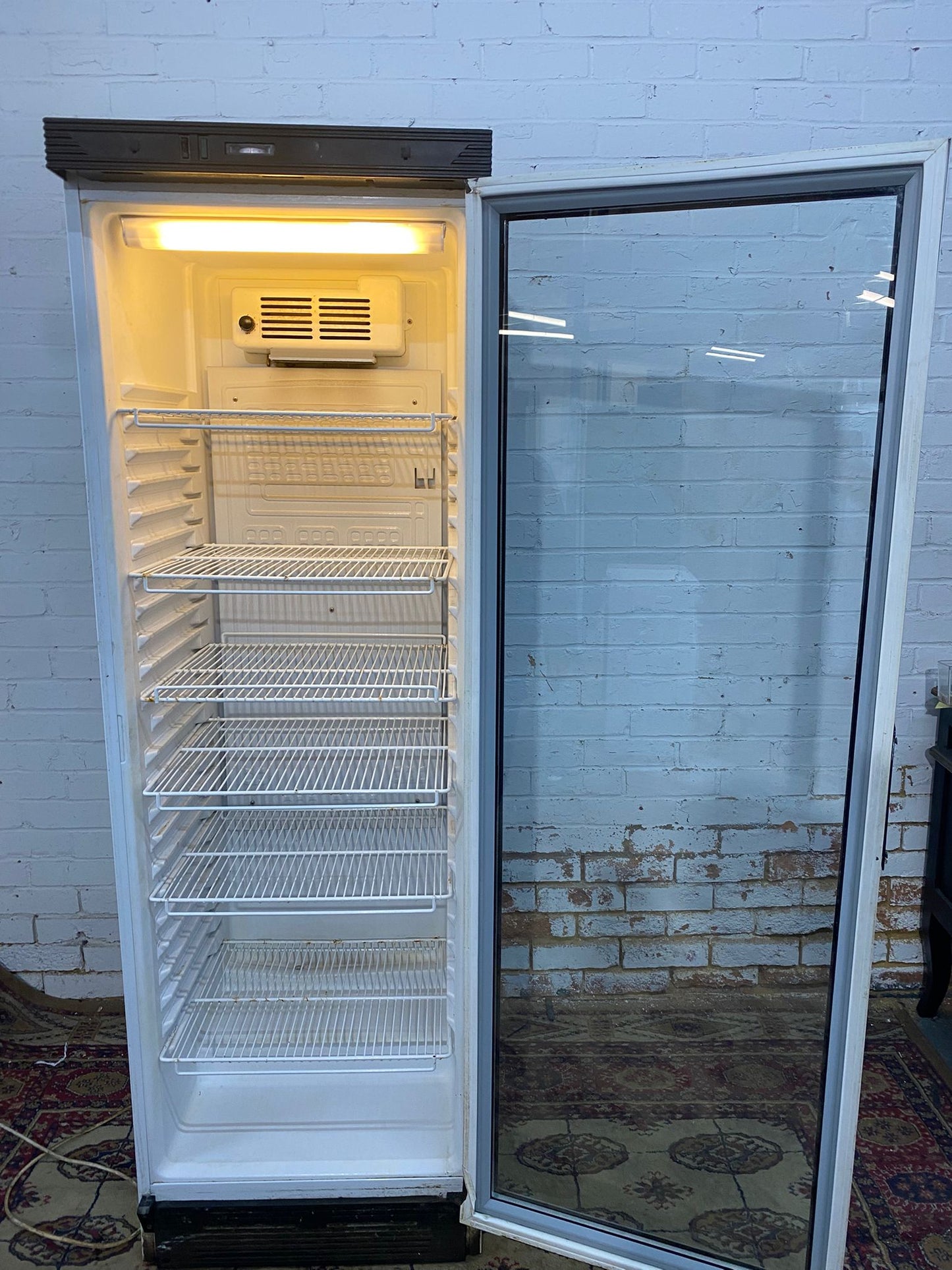 🚚Beautiful Standing Glass Commercial Display Drinks Fridge For Sale