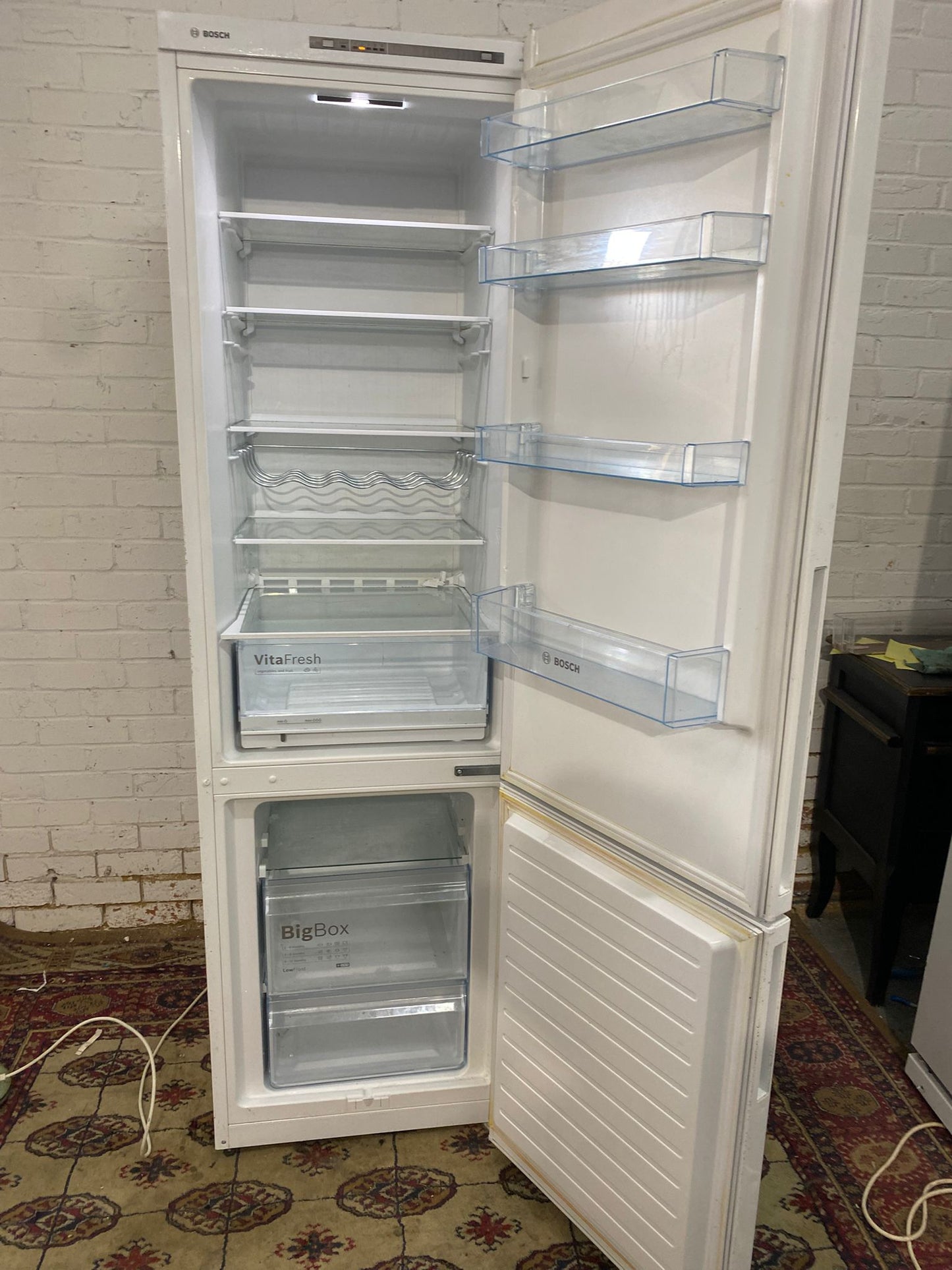 🚐🚐Beautiful 2M Tall Bosch Fridge Freezer For Sale