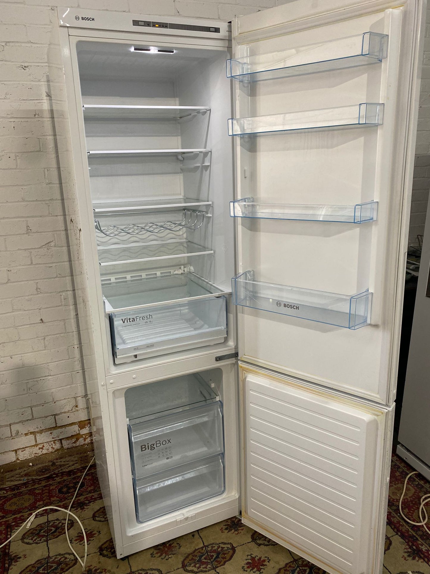 🚐🚐Beautiful 2M Tall Bosch Fridge Freezer For Sale