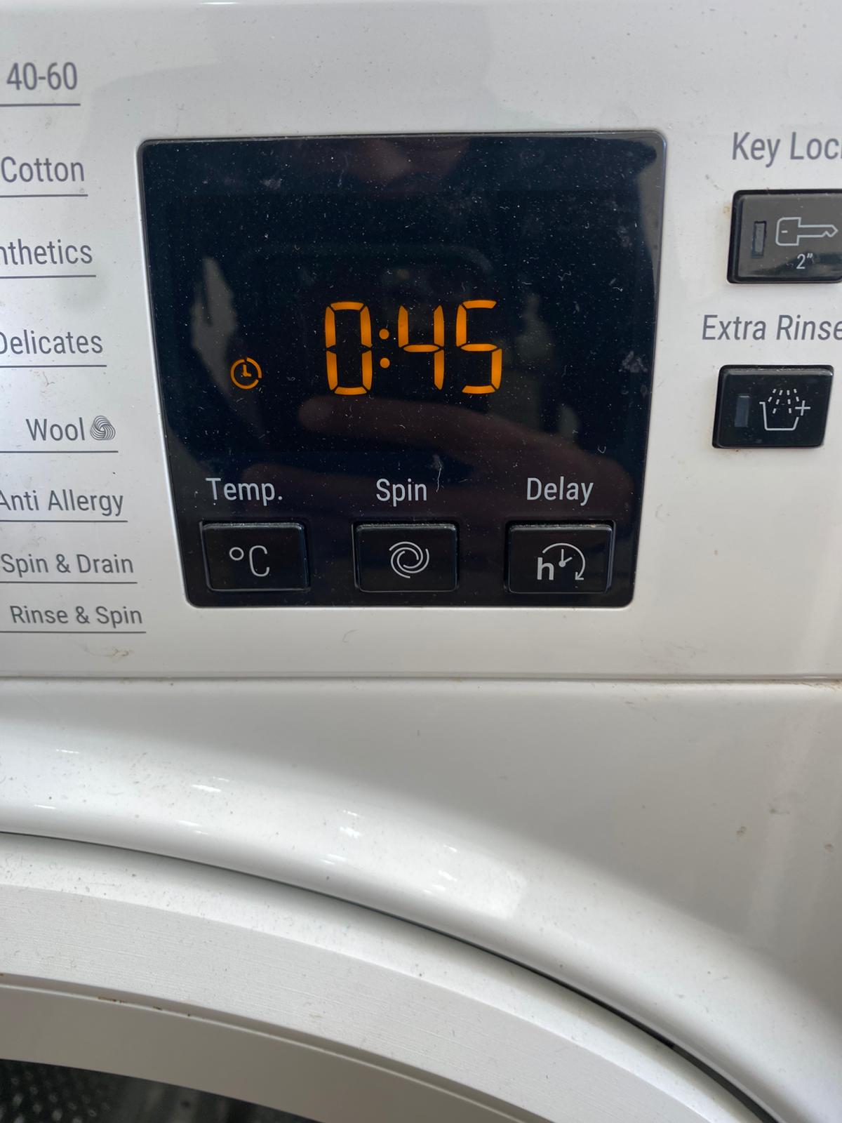 🚚Beautiful HotPoint 8KG Washing Machine For Sale