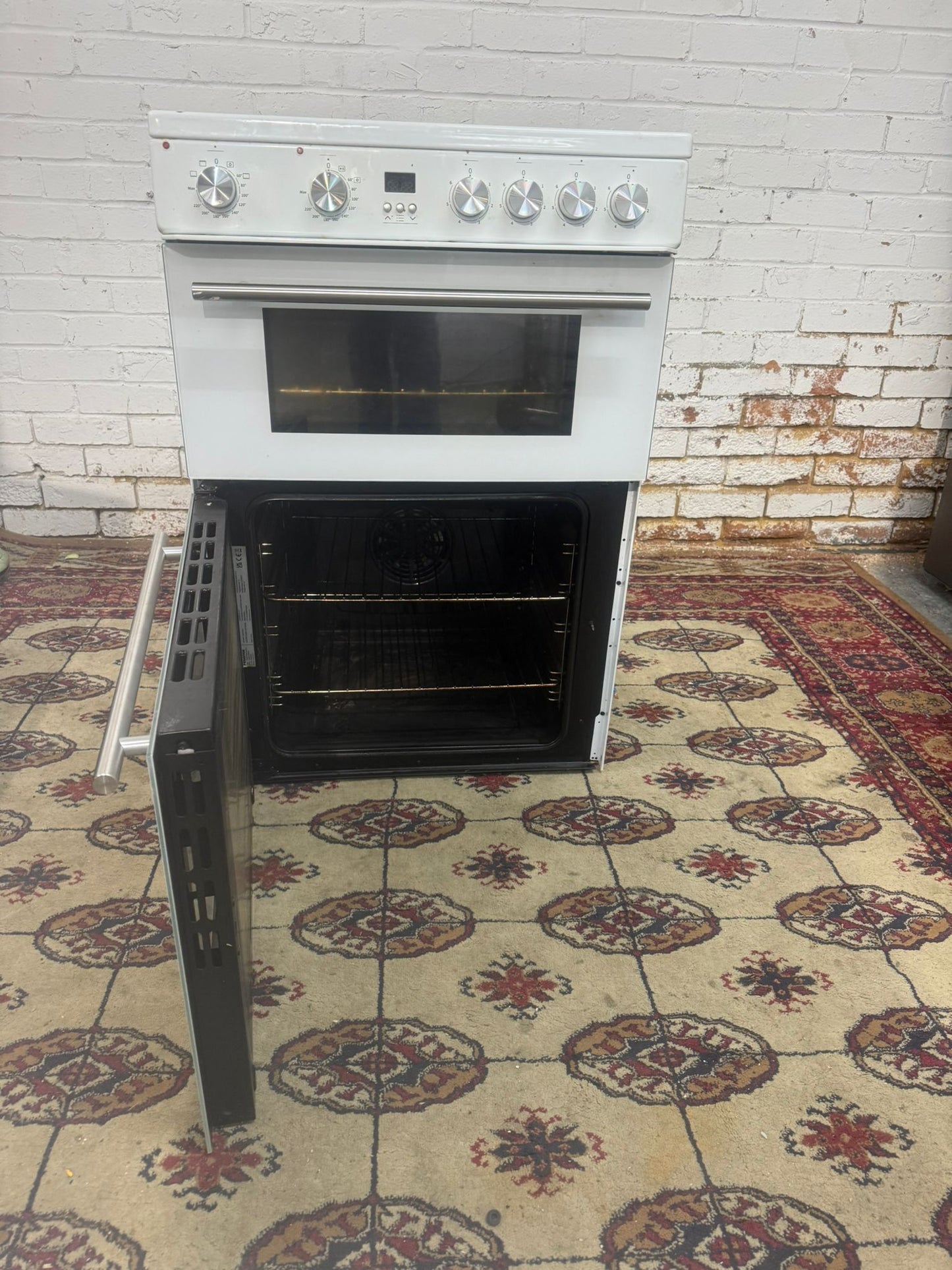 Beautiful Hisense White 60CM Ceramic Electric Cooker With Oven/Grill For Sale