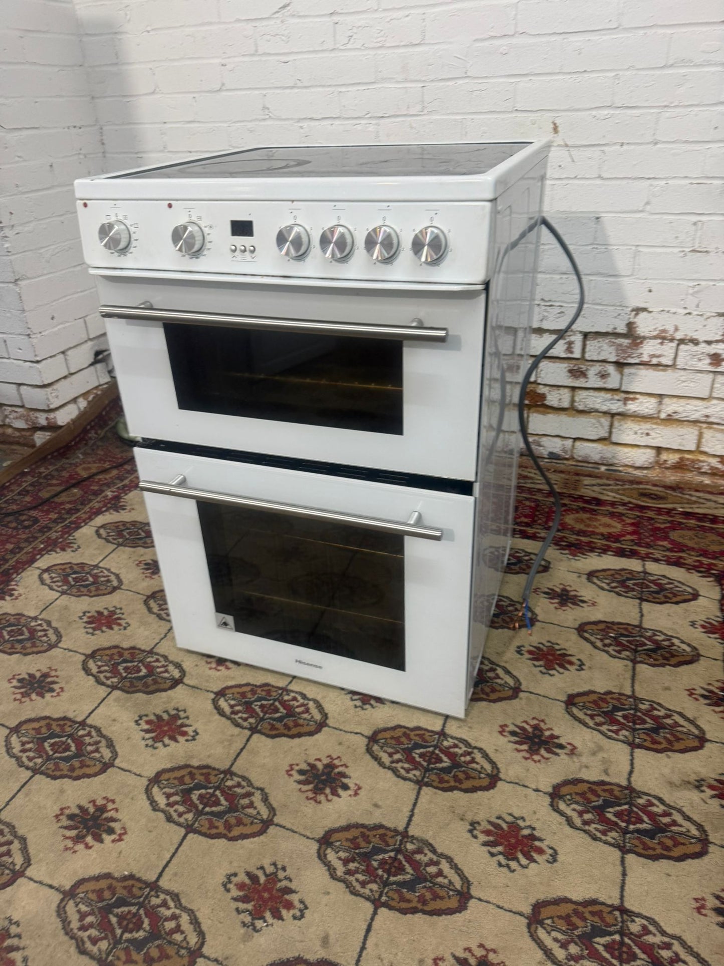 Beautiful Hisense White 60CM Ceramic Electric Cooker With Oven/Grill For Sale