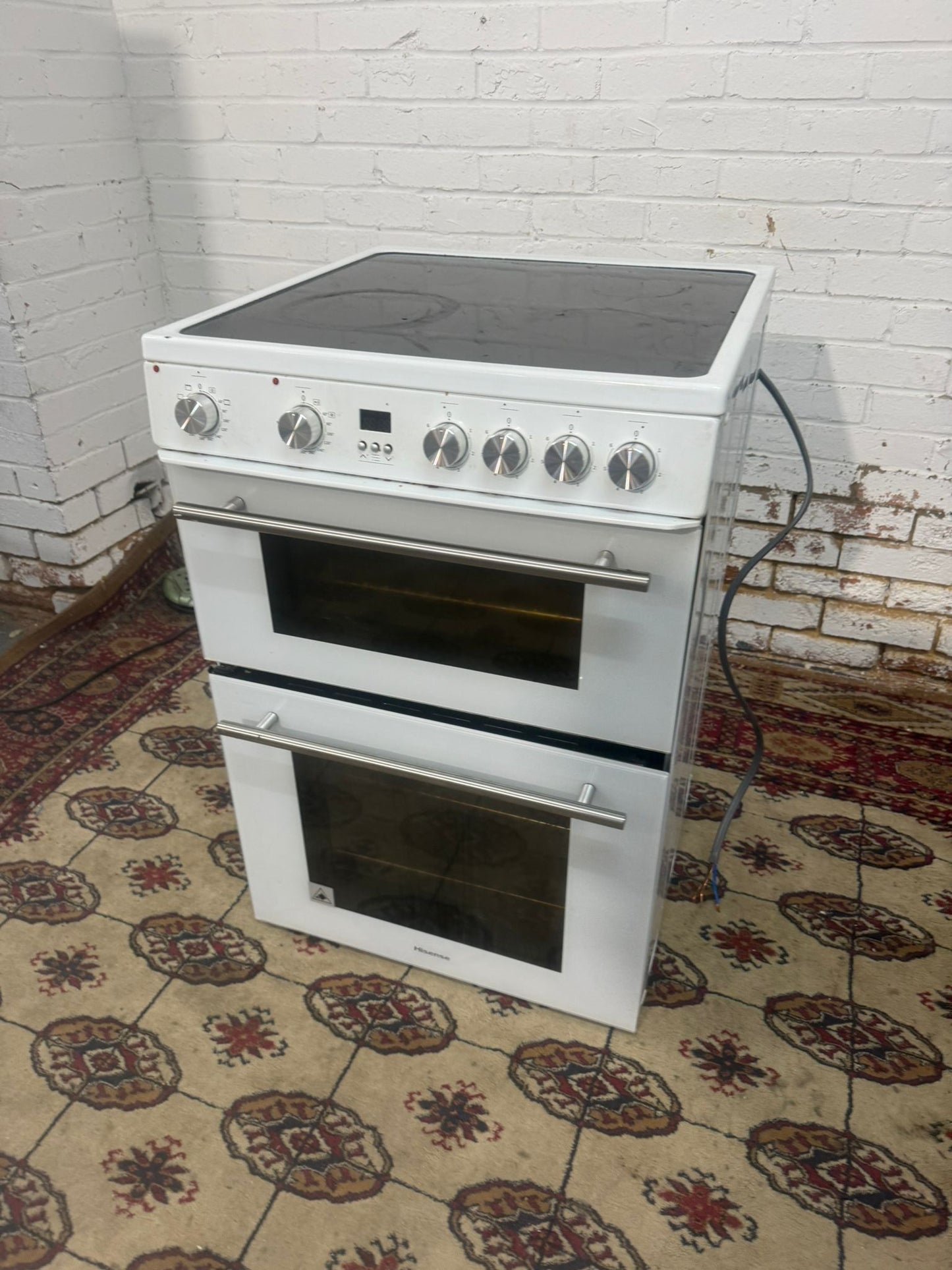 Beautiful Hisense White 60CM Ceramic Electric Cooker With Oven/Grill For Sale