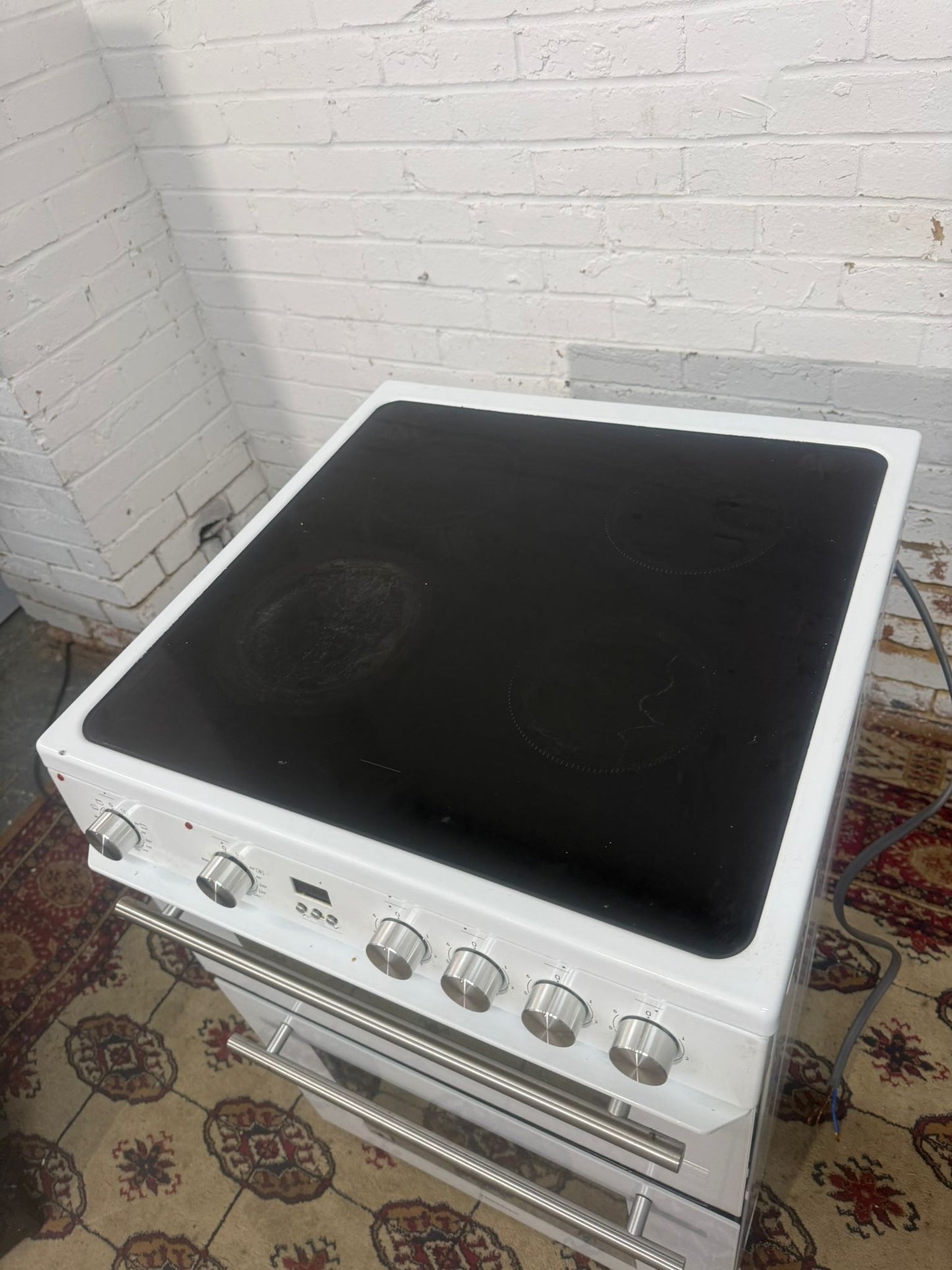 Beautiful Hisense White 60CM Ceramic Electric Cooker With Oven/Grill For Sale